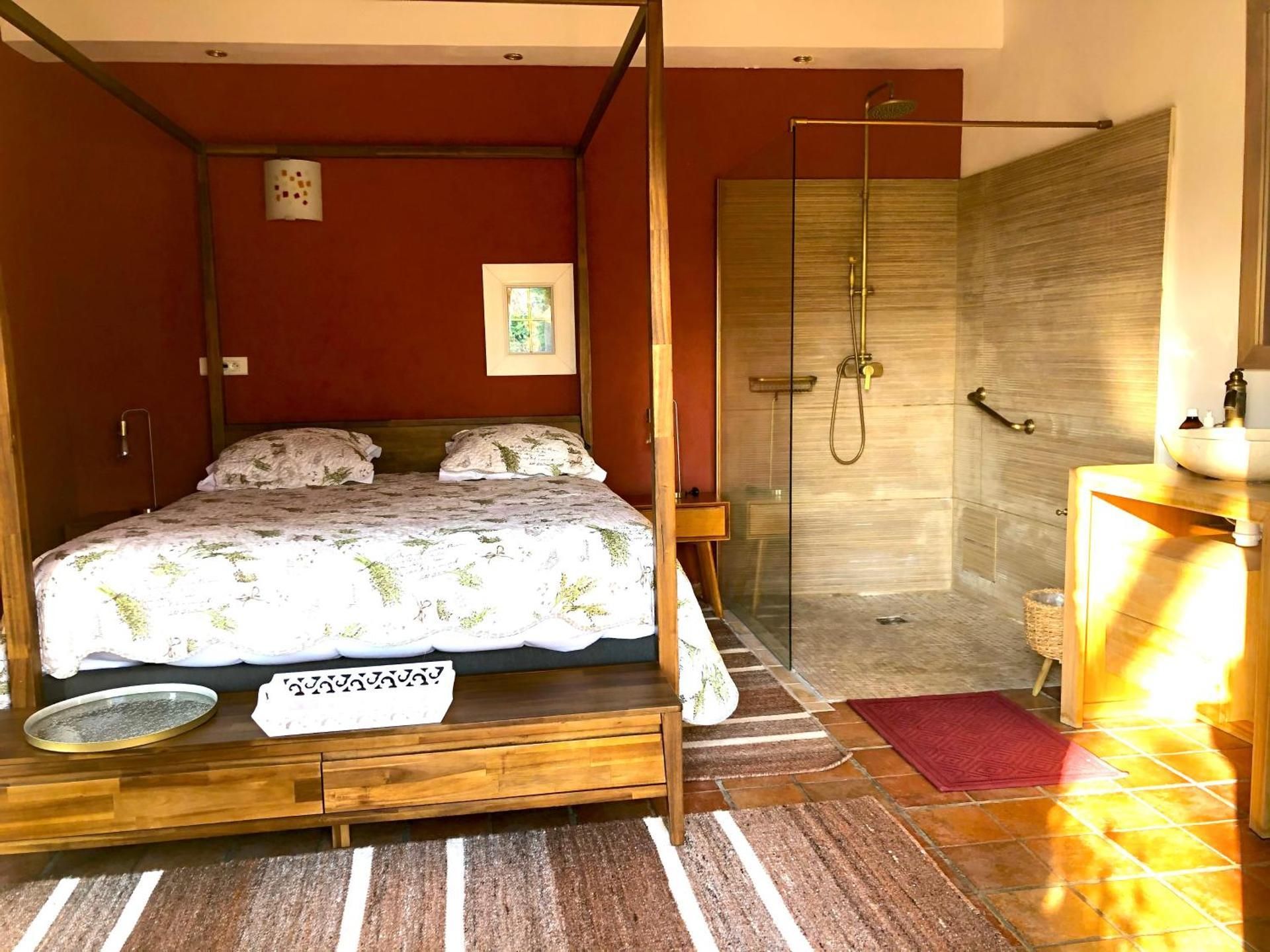 Deluxe One-Bedroom Apartment with Garden View