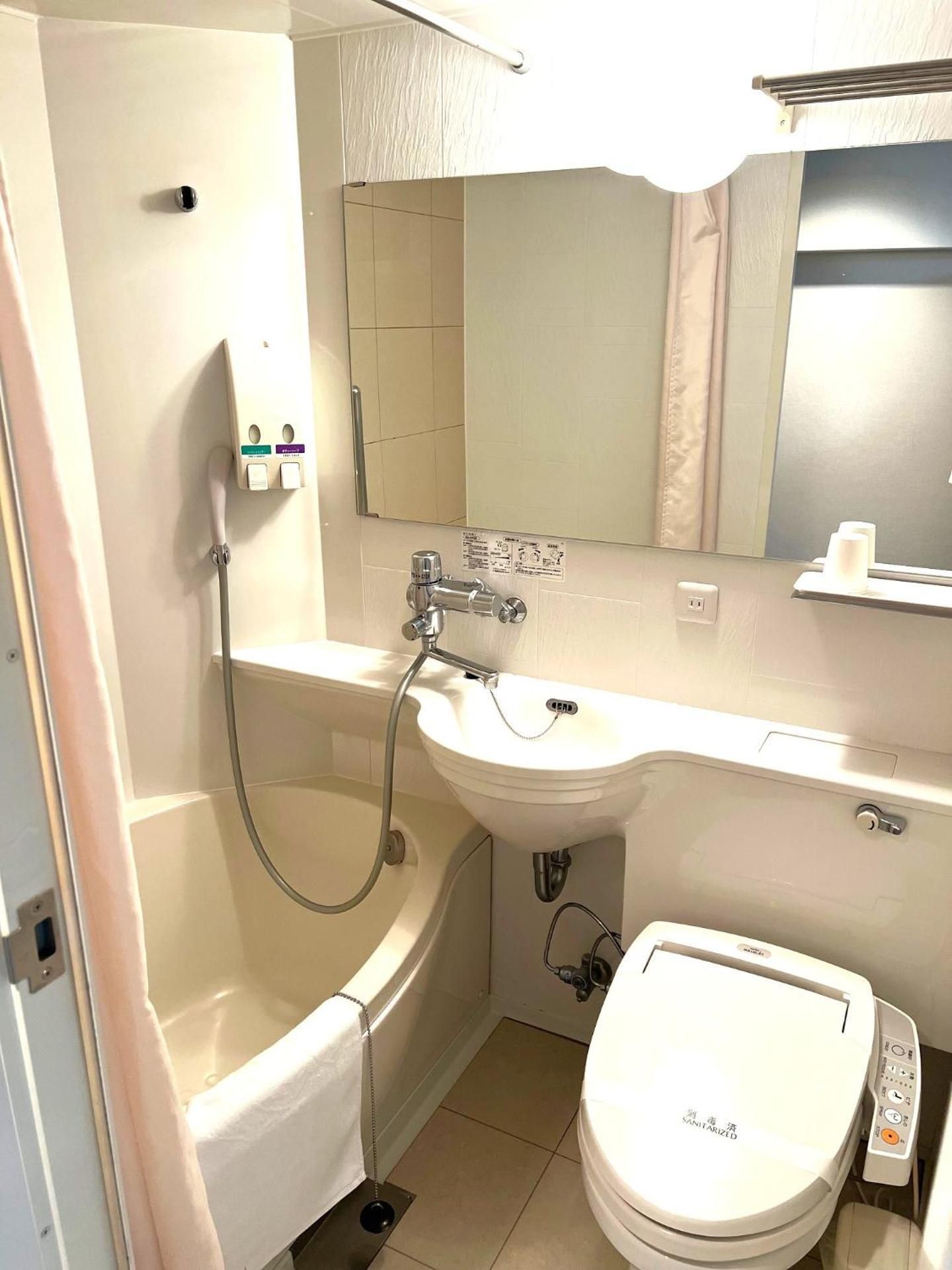 Economy Twin Room - Non-Smoking - Check-out at 12:00 pm