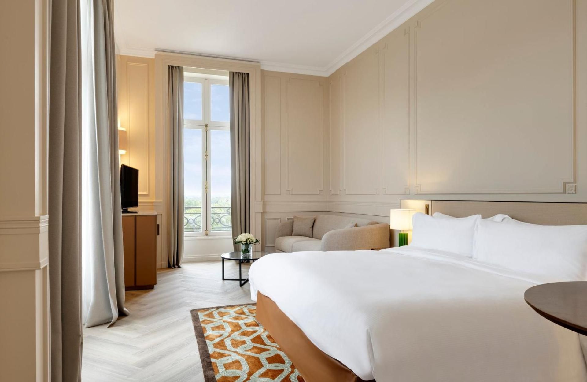 1 King Junior Suite