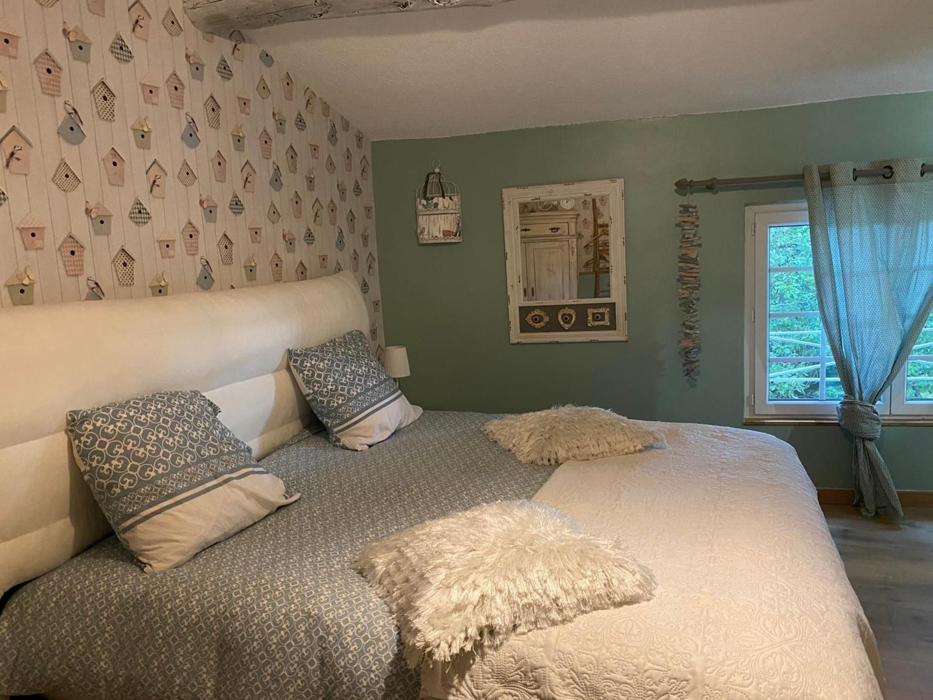 Queen Room with Pool View