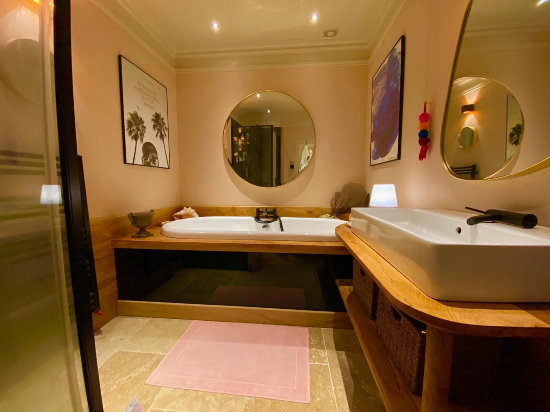Single Room with Shared Bathroom