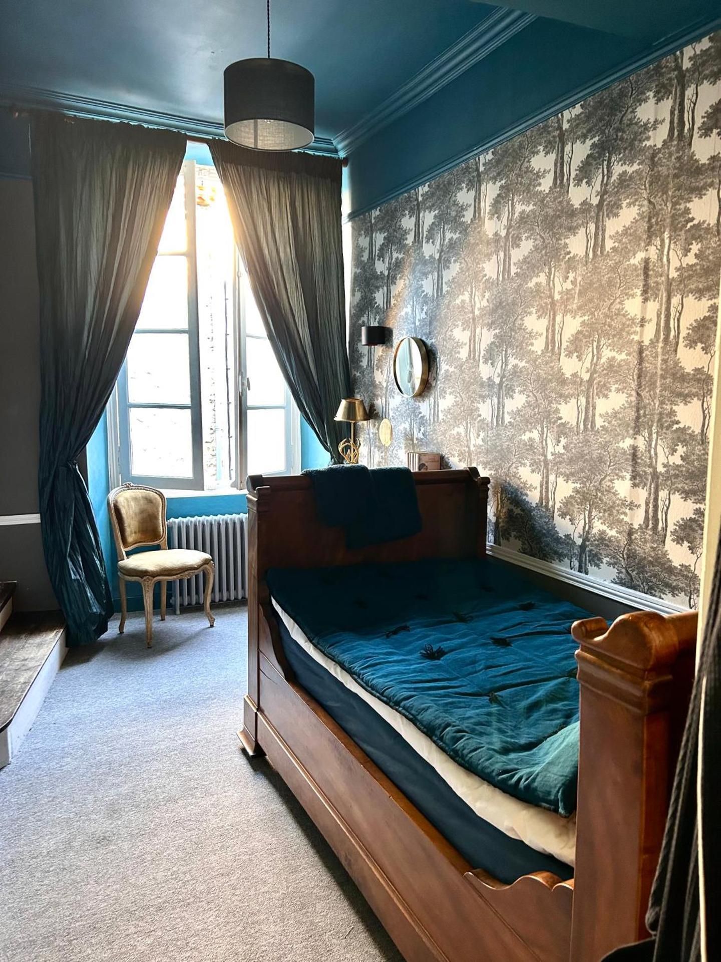 Single Room with Shared Bathroom