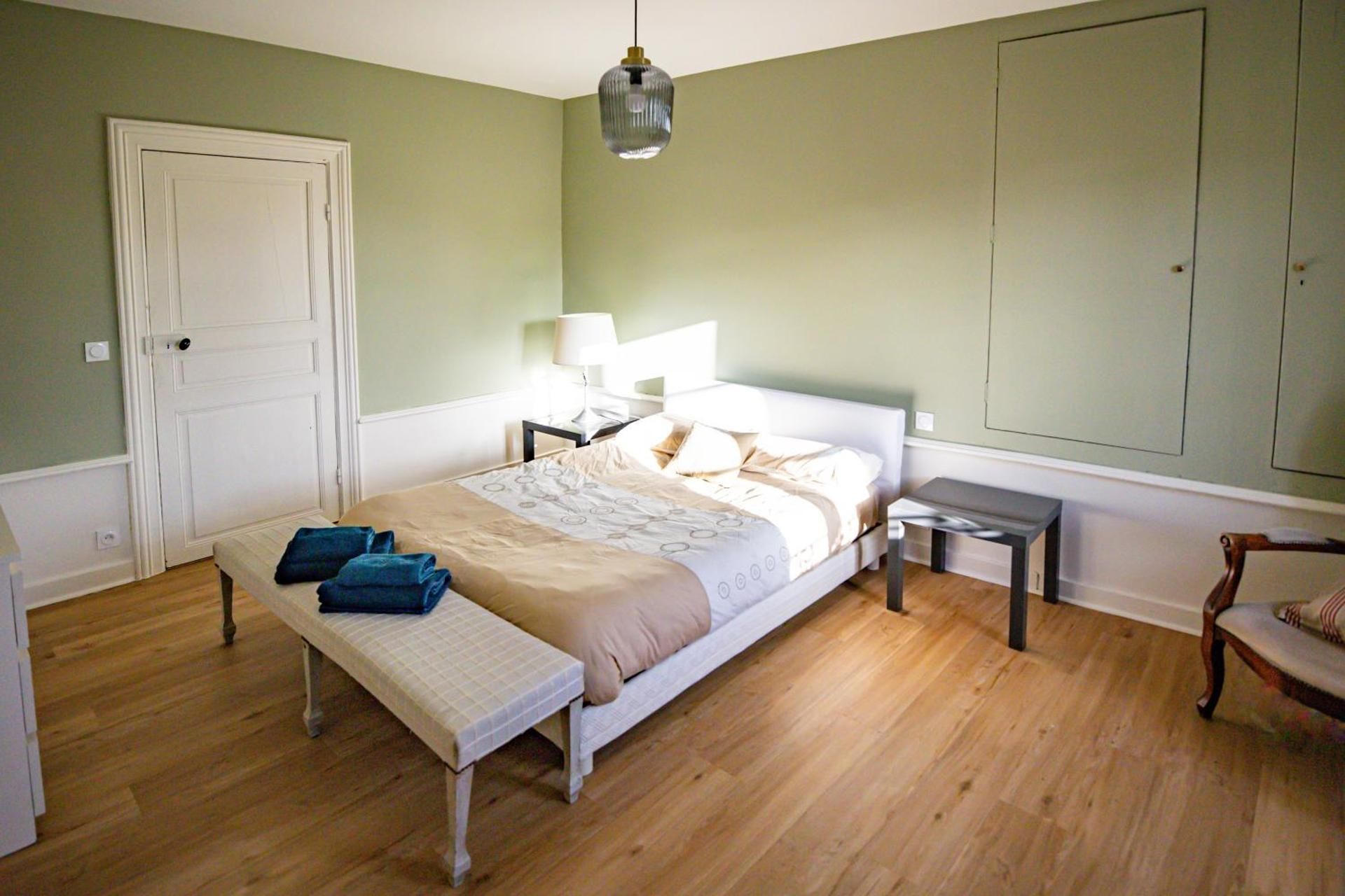 Deluxe Room (2 Adults + 1 Child)
