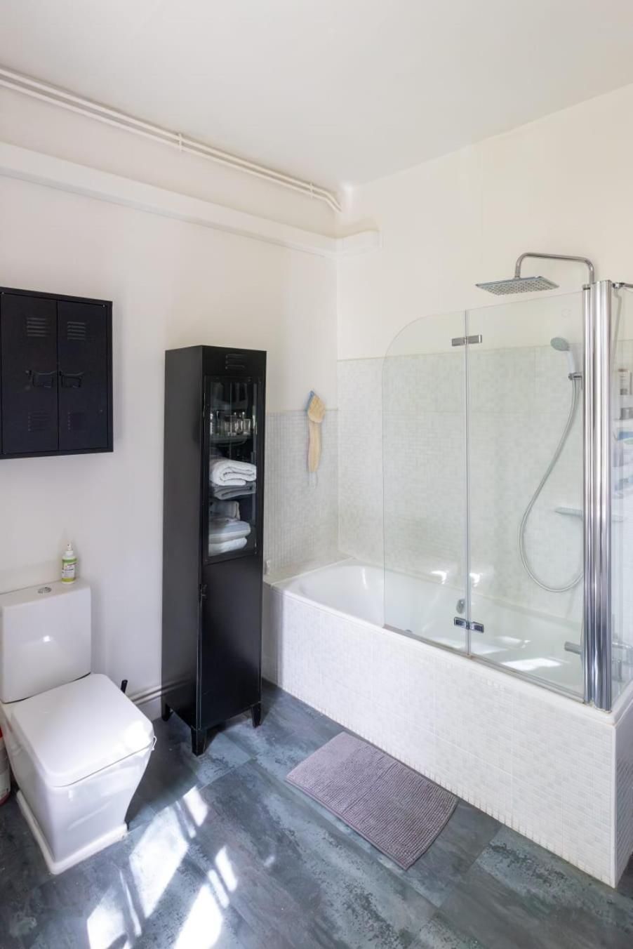 One-Bedroom Deluxe Apartment