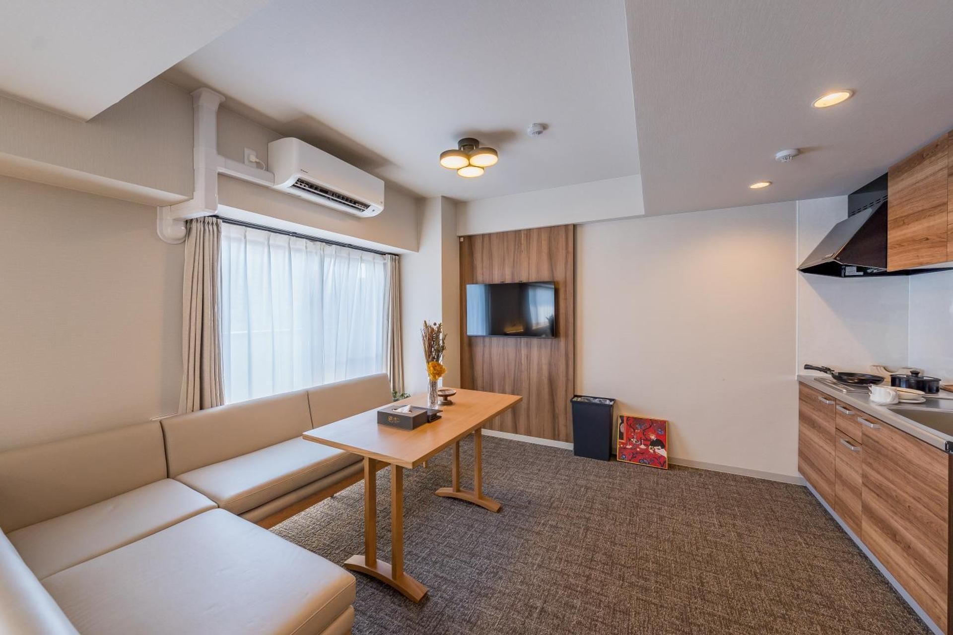 shared lounge/tv area