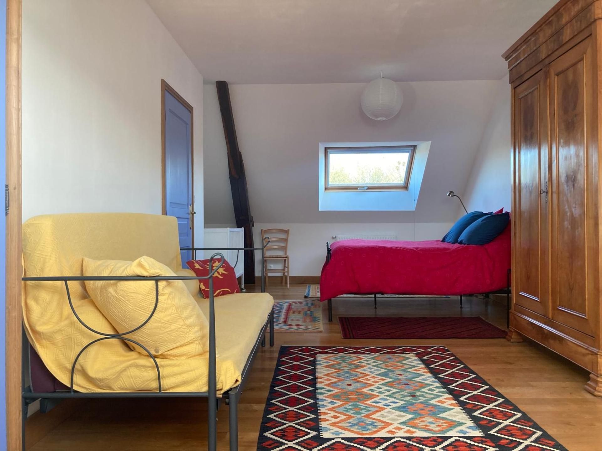 Deluxe Double Room (2 Adults + 1 Child)