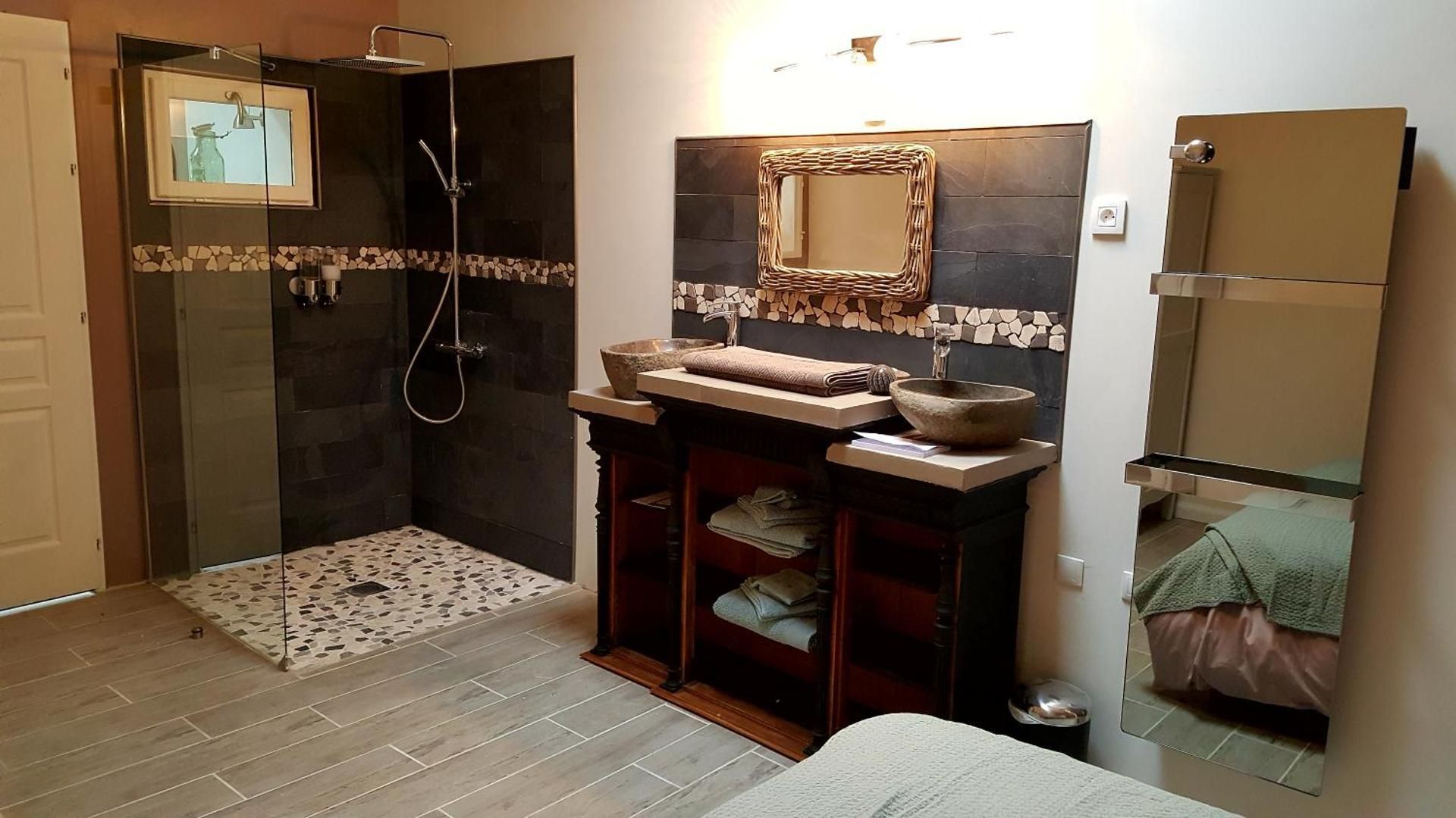 Deluxe Double Room with Shower