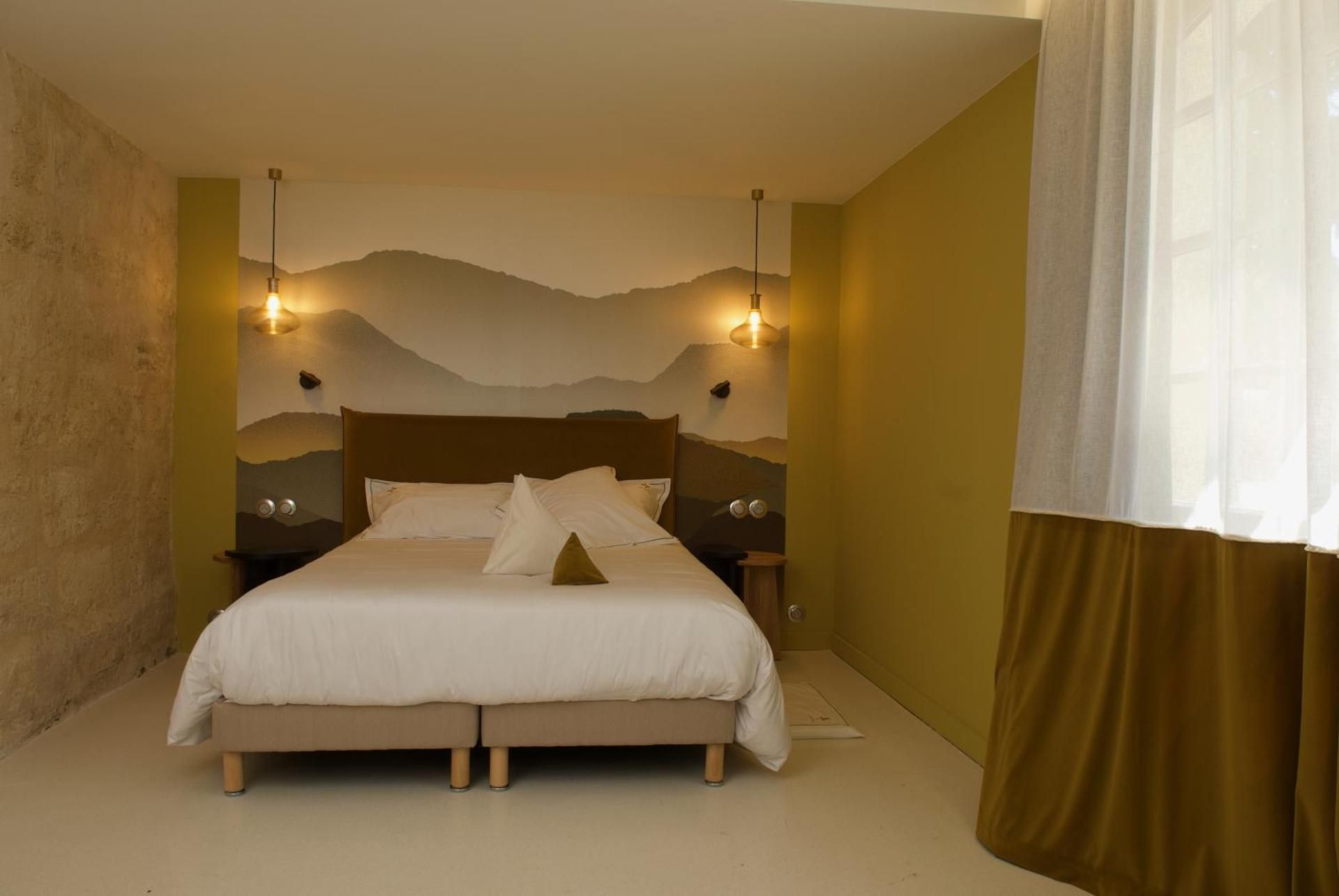 King Room with Roll-In Shower - Disability Access
