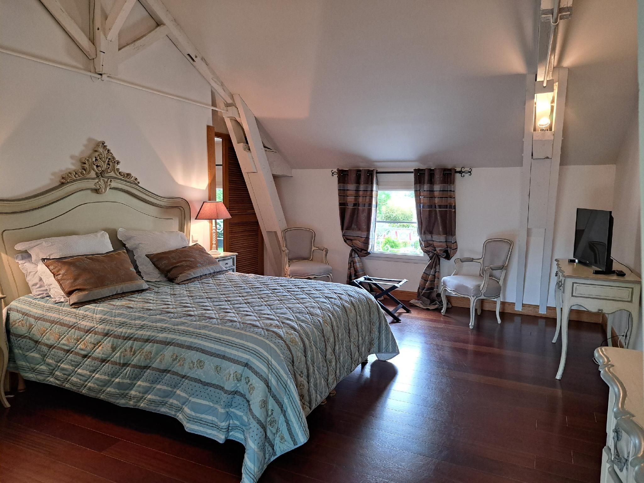 Chambre aile du château-Double-Salle de bain