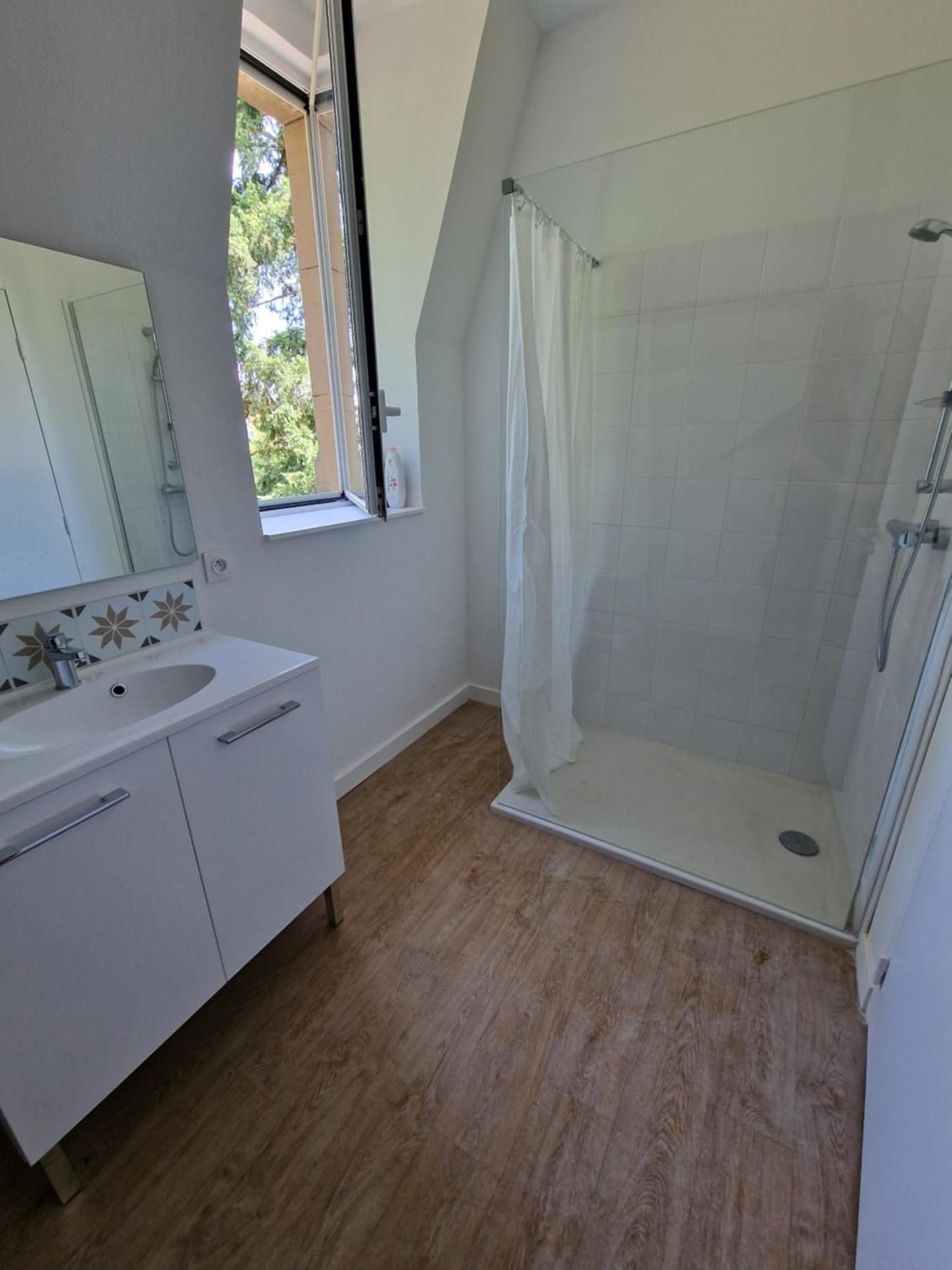 One-Bedroom Deluxe Apartment