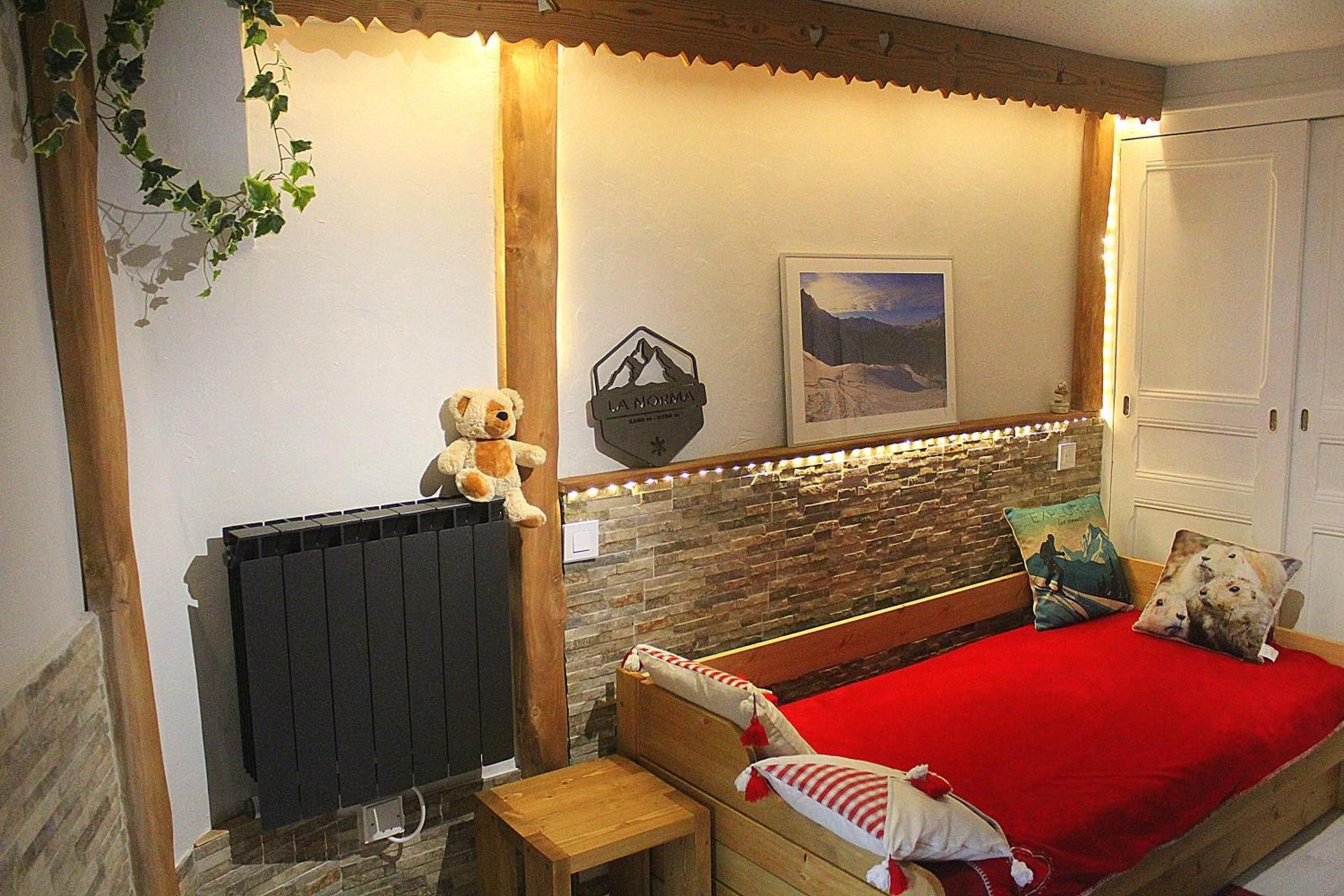 Single Room with Mountain View