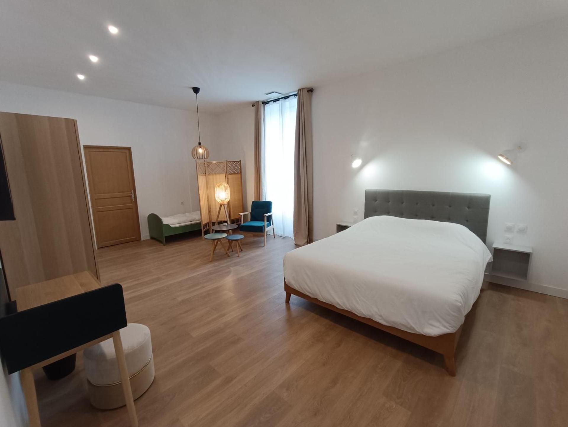 Deluxe Family Room
