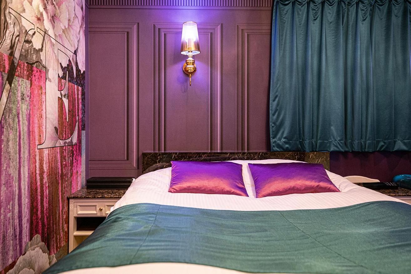 Standard Queen Room