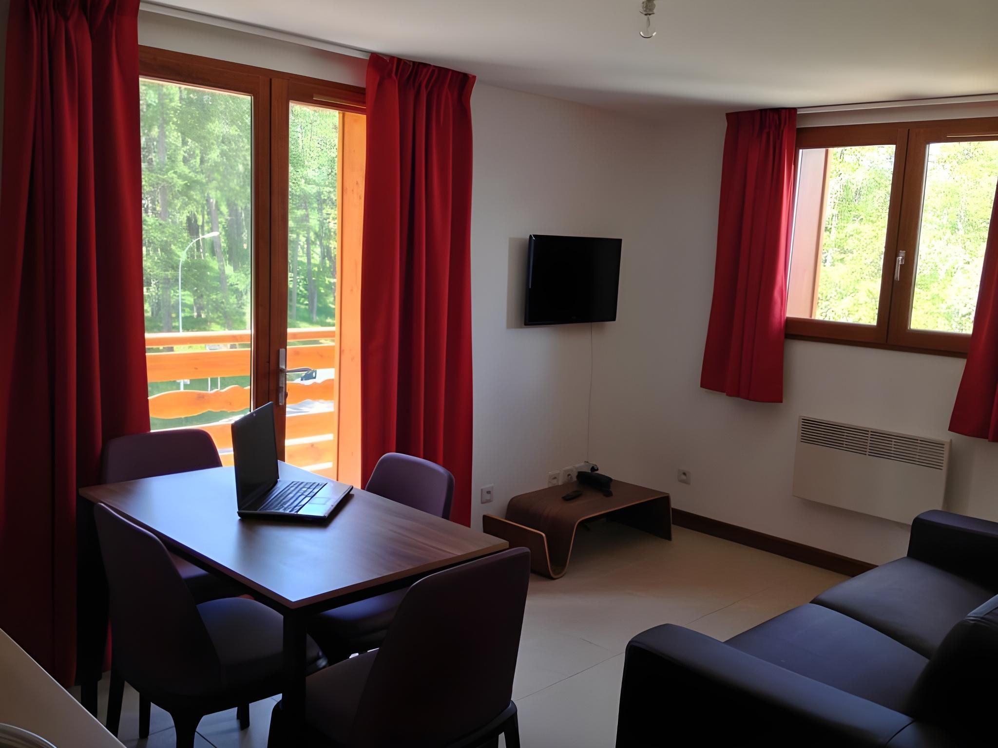 2-Bedroom Apartment for 4 Adults