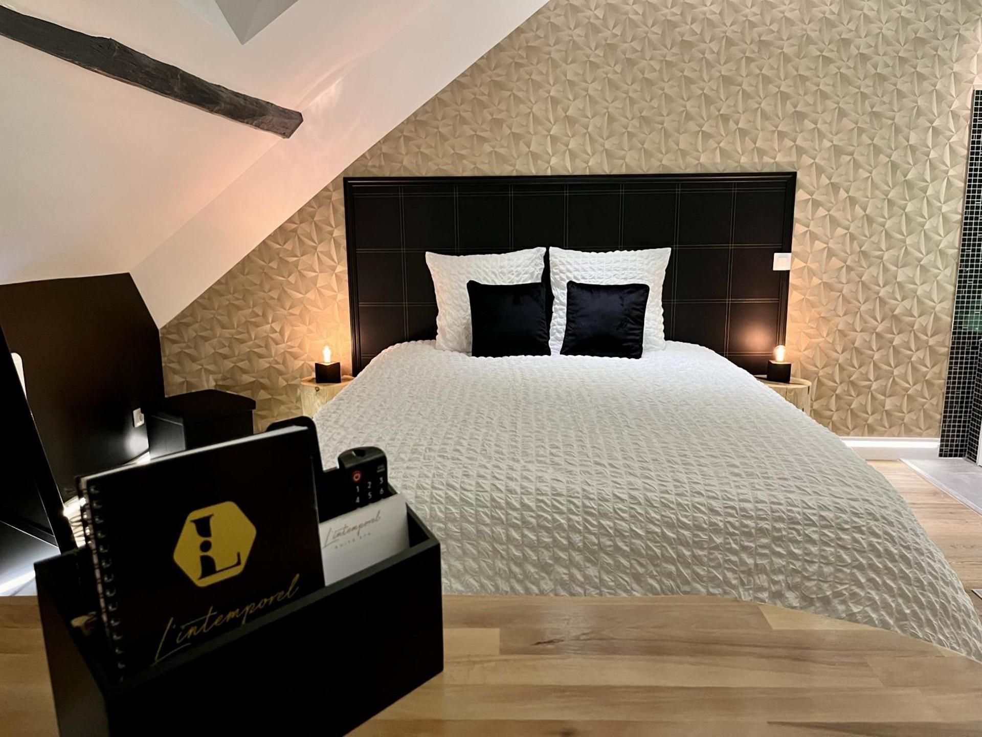 Deluxe Suite with Spa Bath