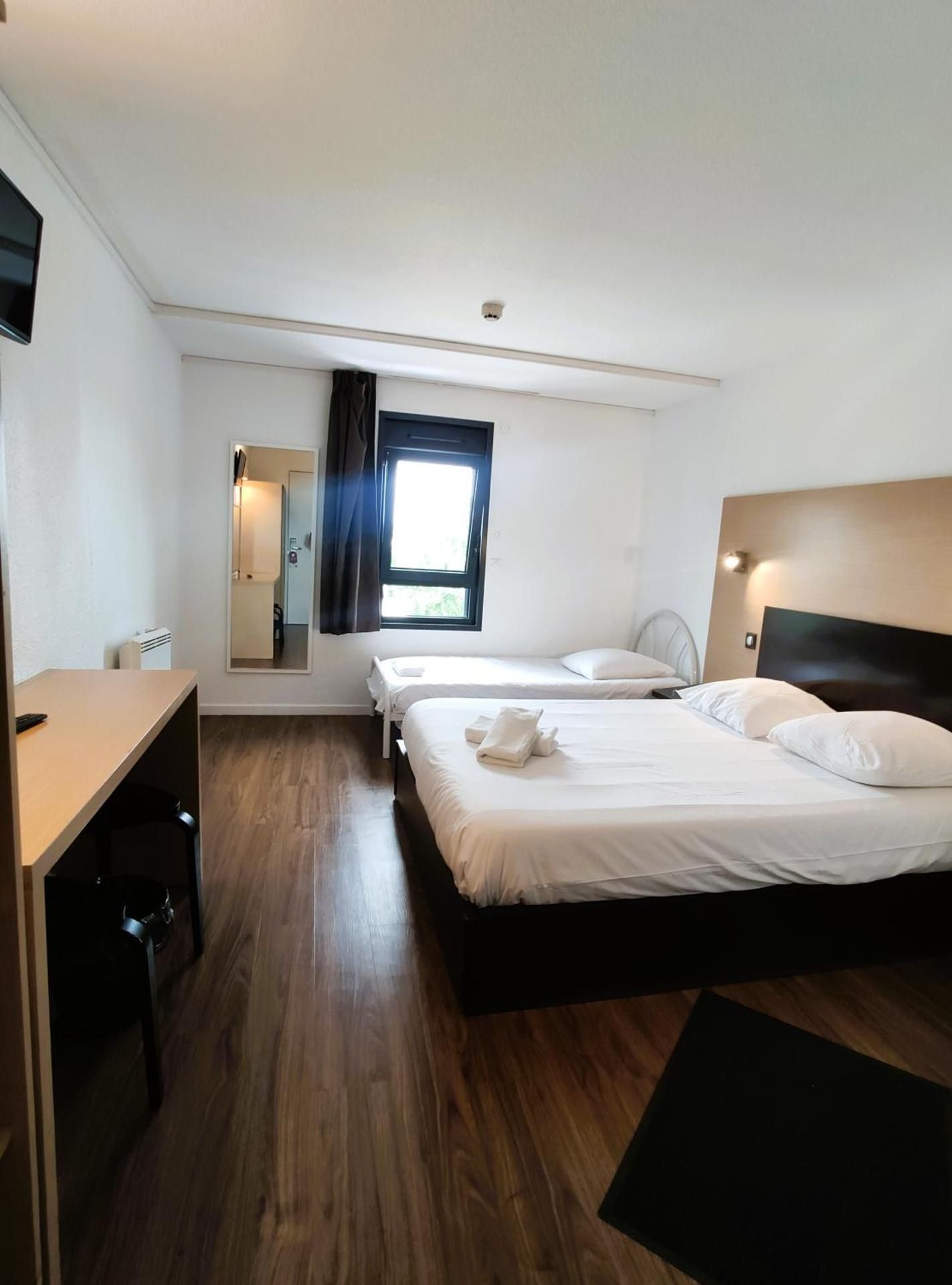 Economy Triple Room