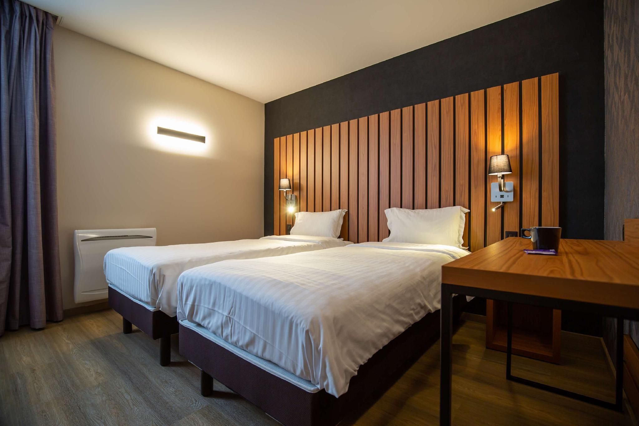 2 Single Beds, Nonsmoking, Comfort Room, Shower Only