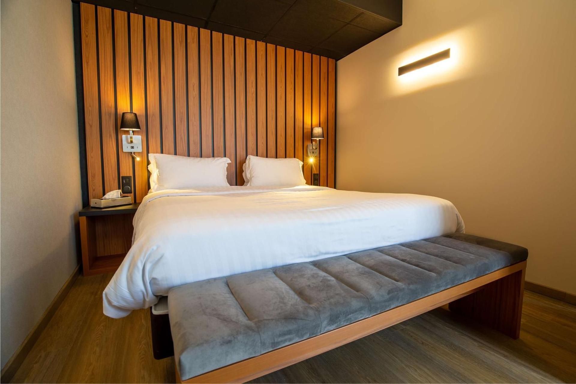 Queen Suite with Sofa Bed, Terrace and Free Spa Access - Non-Smoking