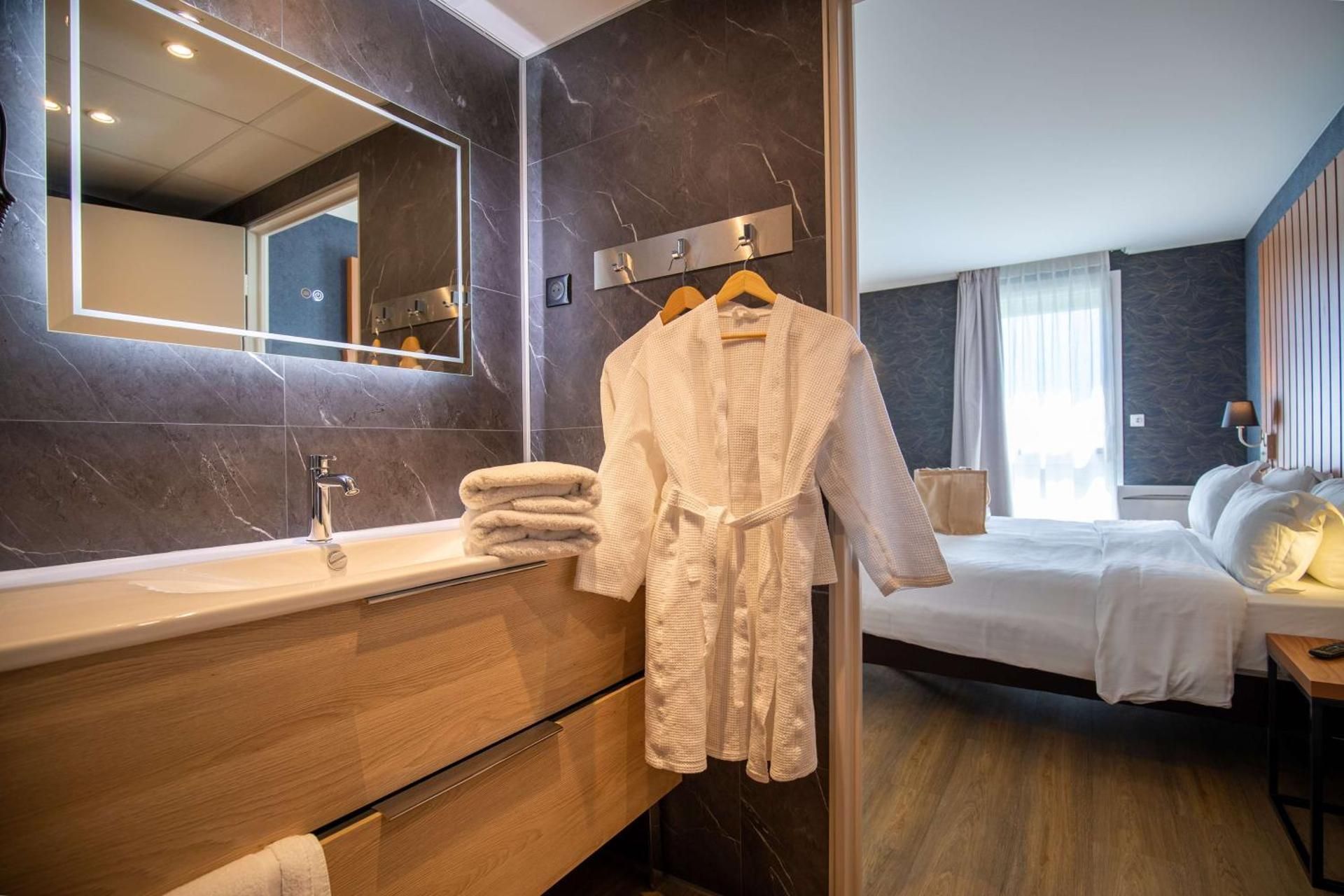 Queen Junior Suite with Sofa Bed, Bay View and Free Spa Access - Non-Smoking