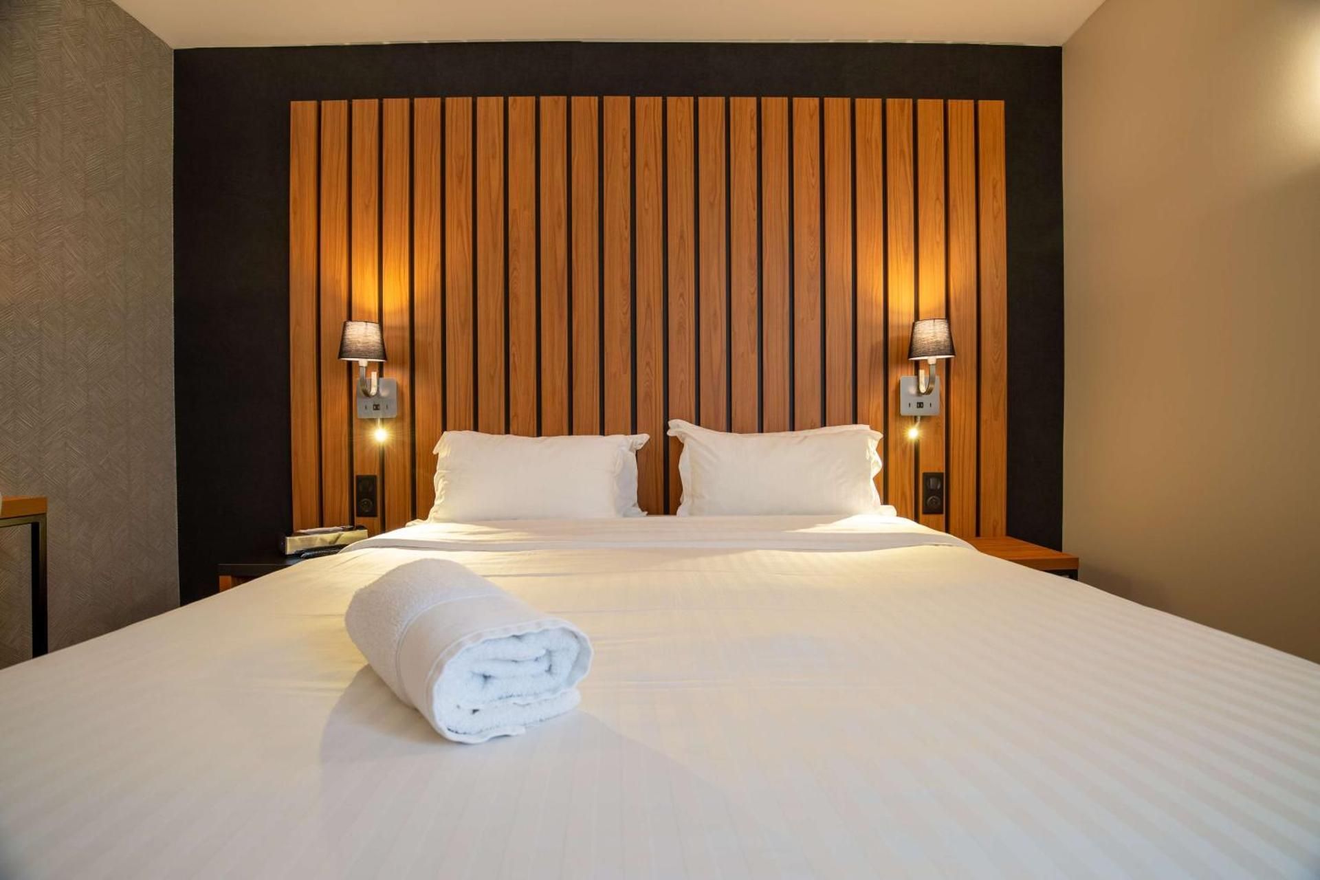 Comfort King Room with Shower - Non-Smoking