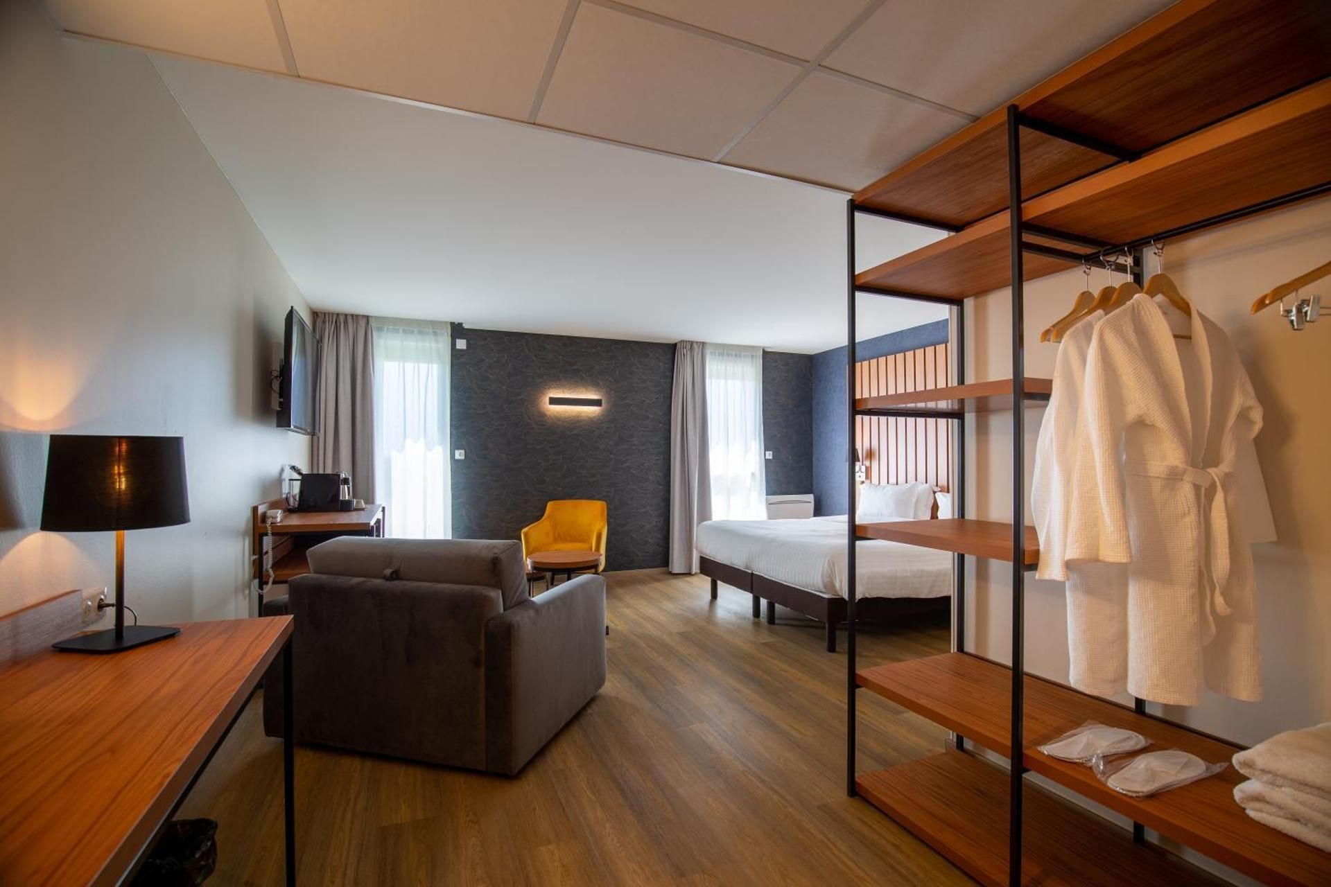 Queen Junior Suite with Sofa Bed, Bay View and Free Spa Access - Non-Smoking