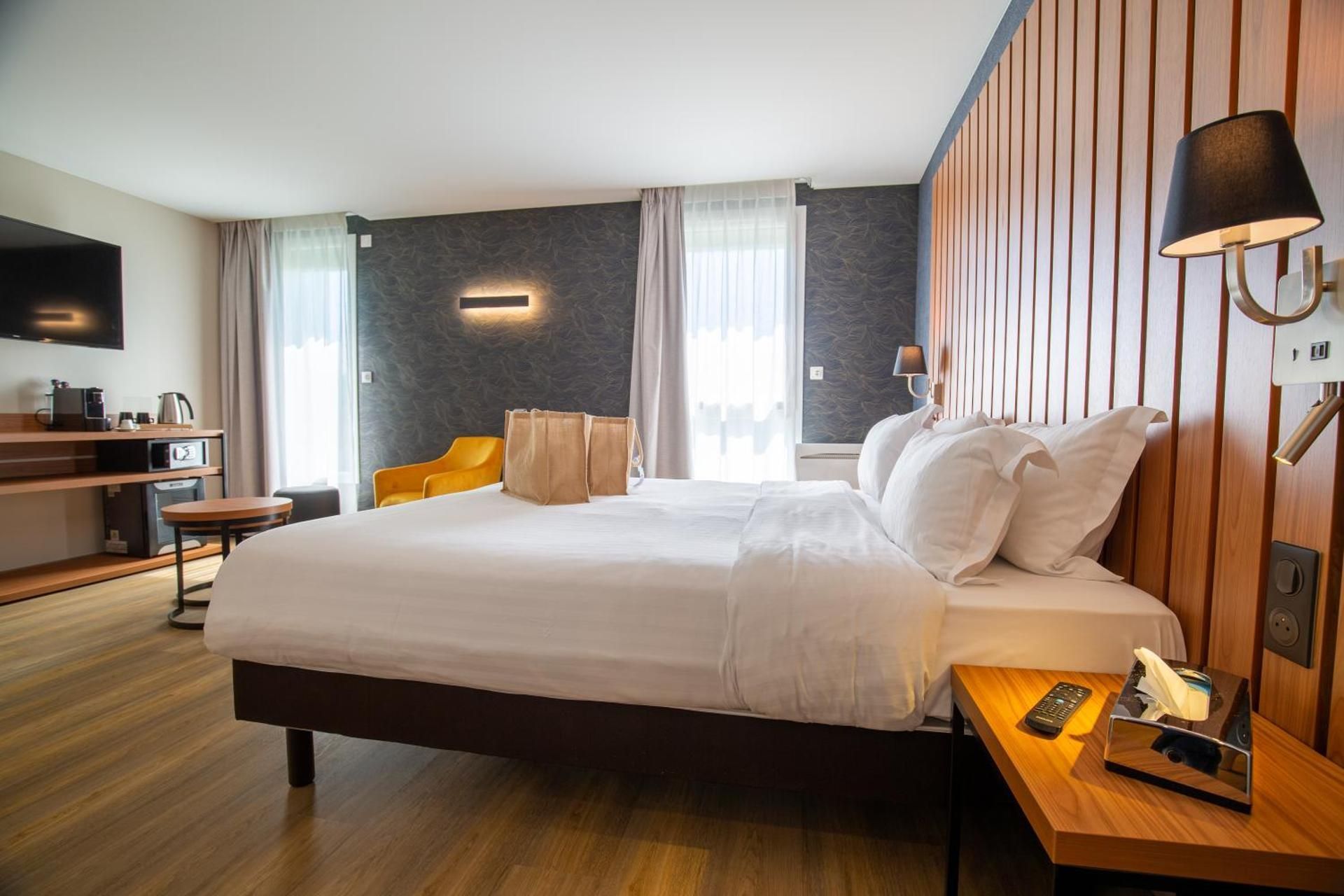 Queen Junior Suite with Sofa Bed, Bay View and Free Spa Access - Non-Smoking