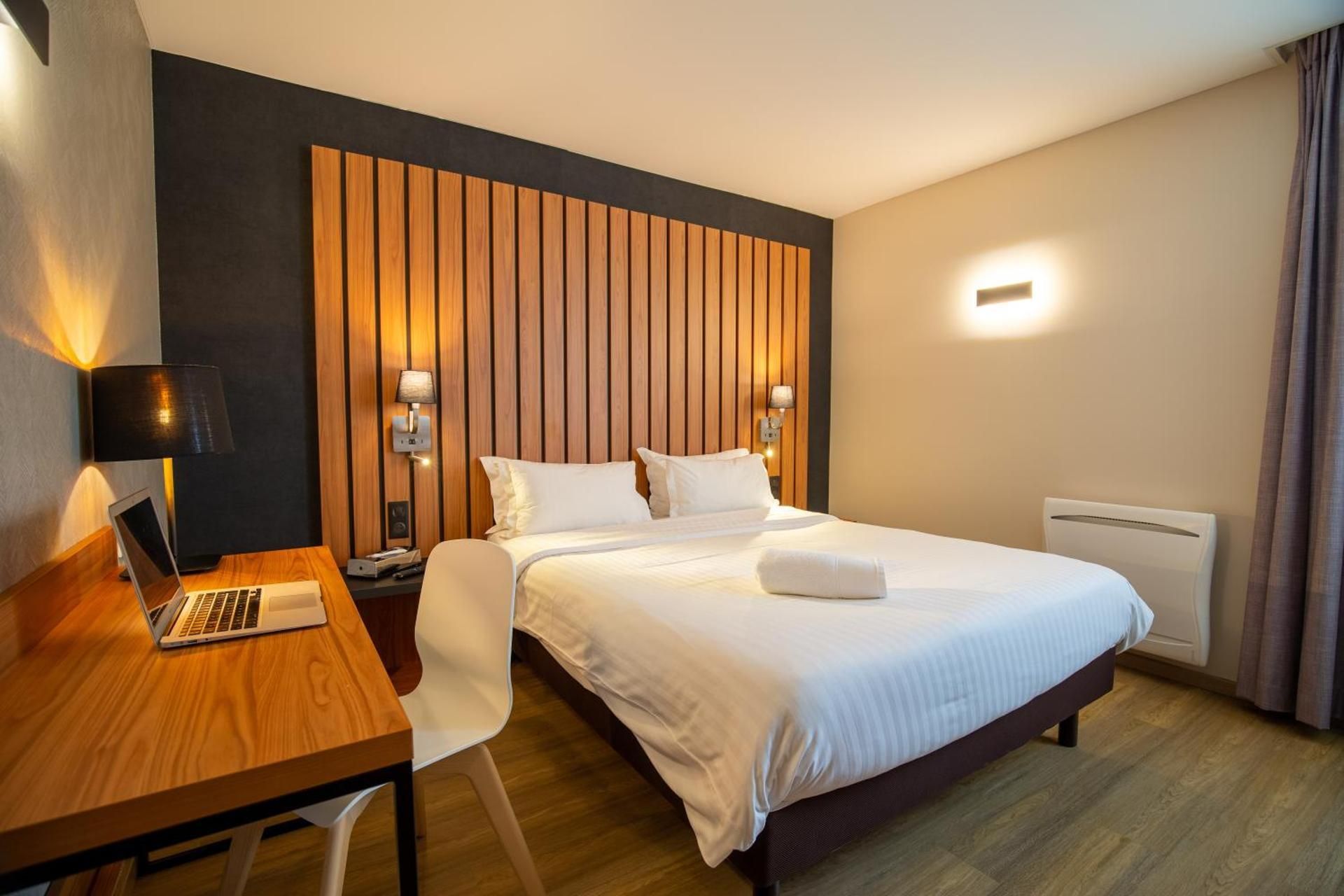 Comfort Queen Room with Bay View - Non-Smoking