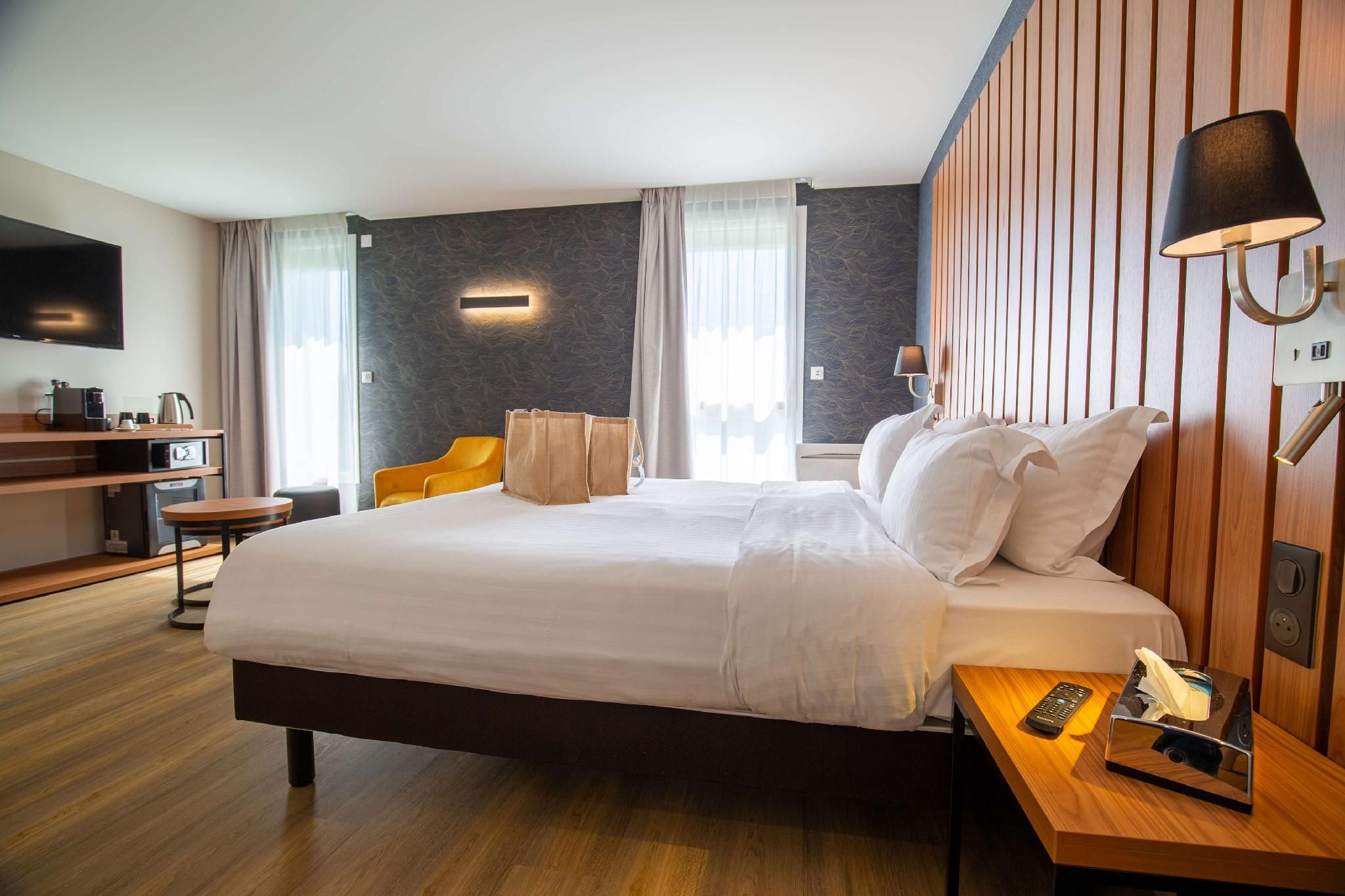 Suite - 1 Queen Bed, Nonsmoking, Sofabed, Terrace