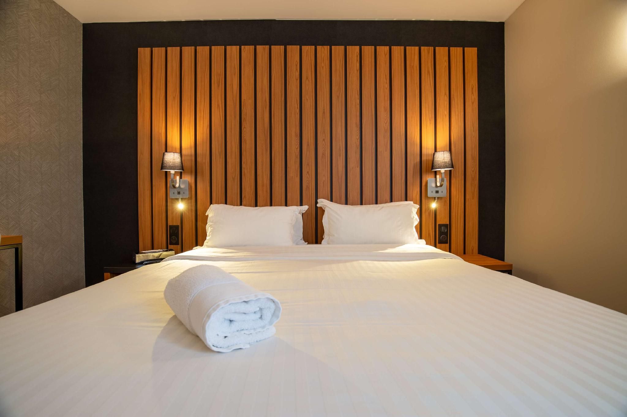 1 Queen Bed, Nonsmoking, Comfort Room, Bayview, Shower Only