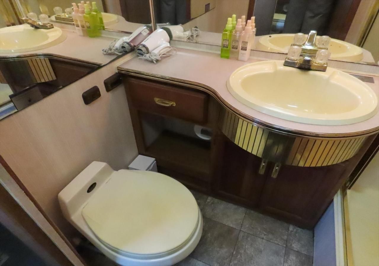 Mobile Camping Car Deluxe Double Room with Extra Bed