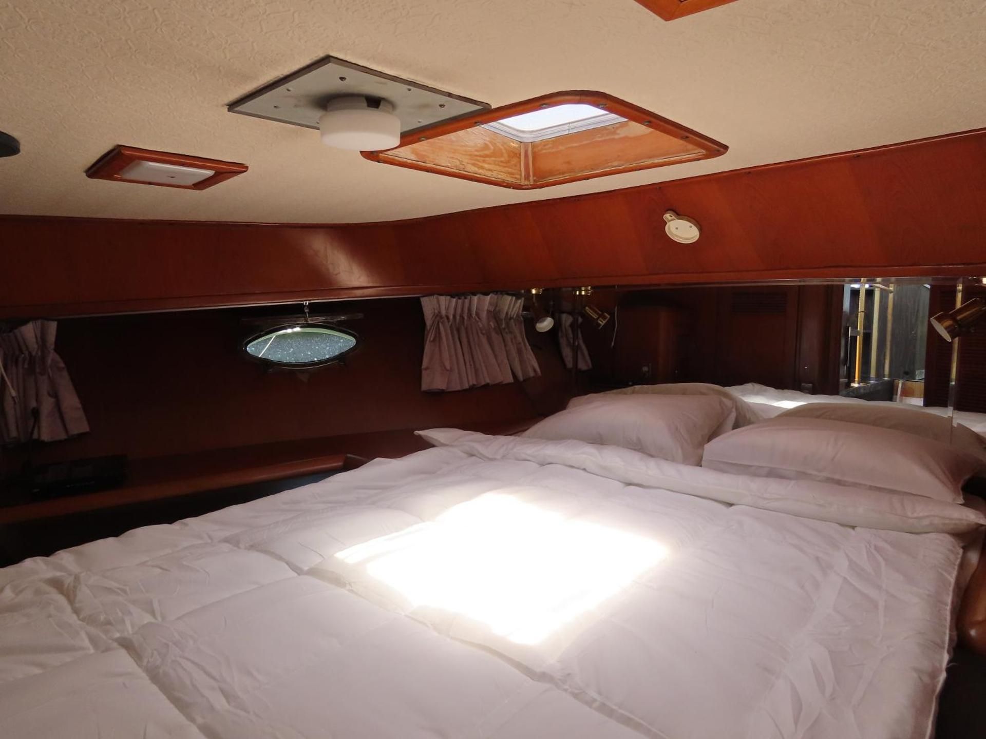 Cruiser Guest Room with Shared Bathroom