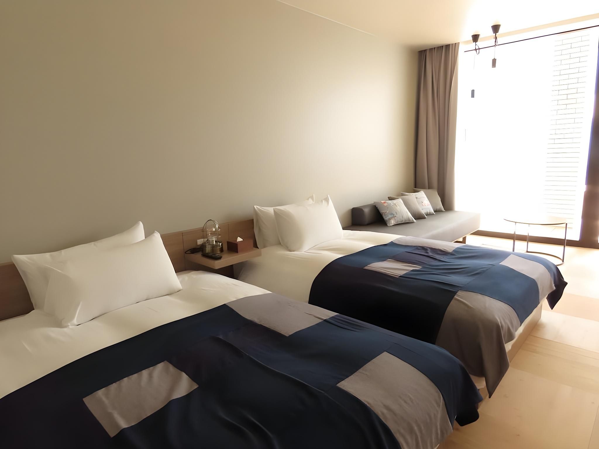 Twin Room with Shower - Non-Smoking