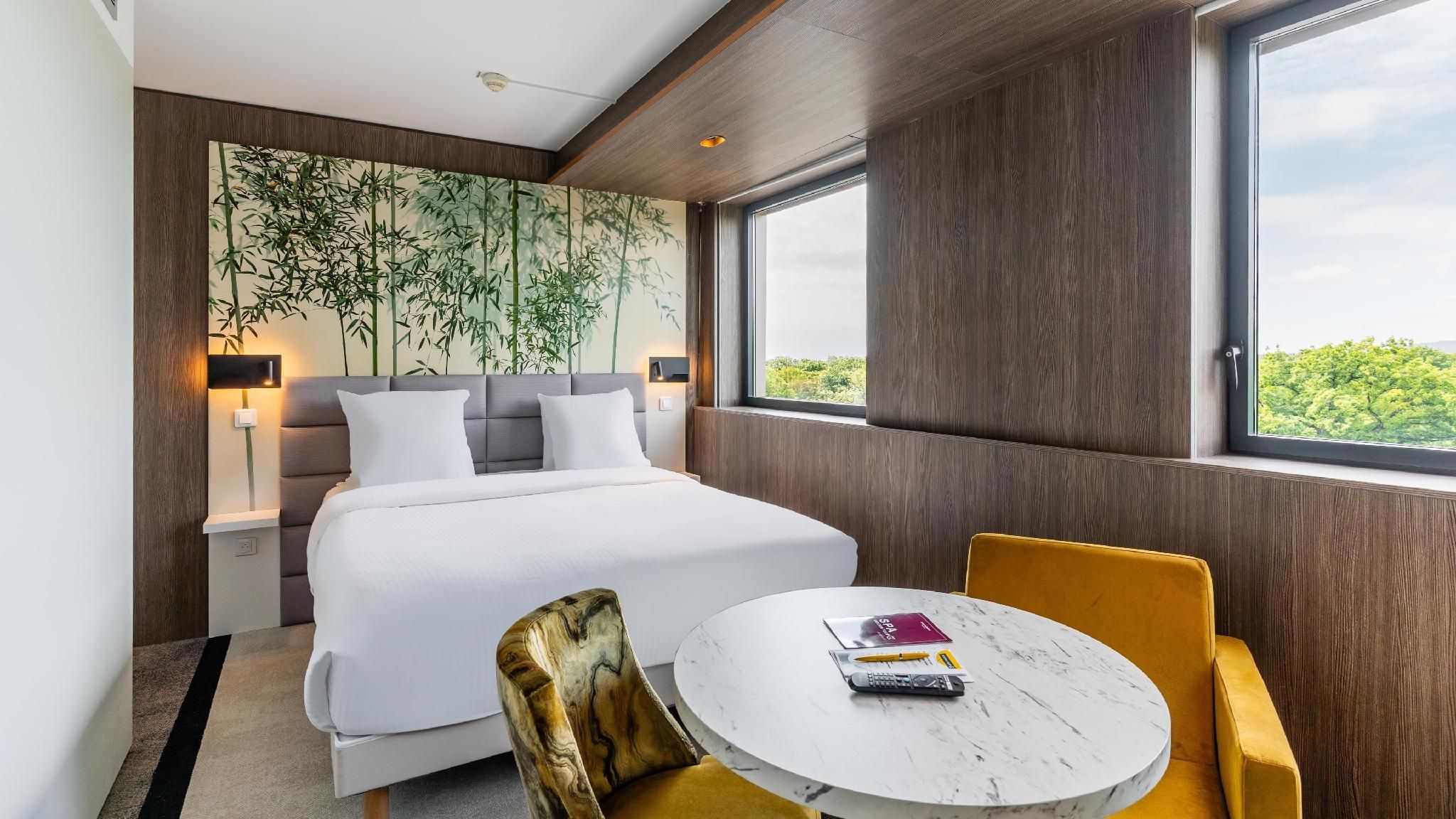 Standard Queen Room