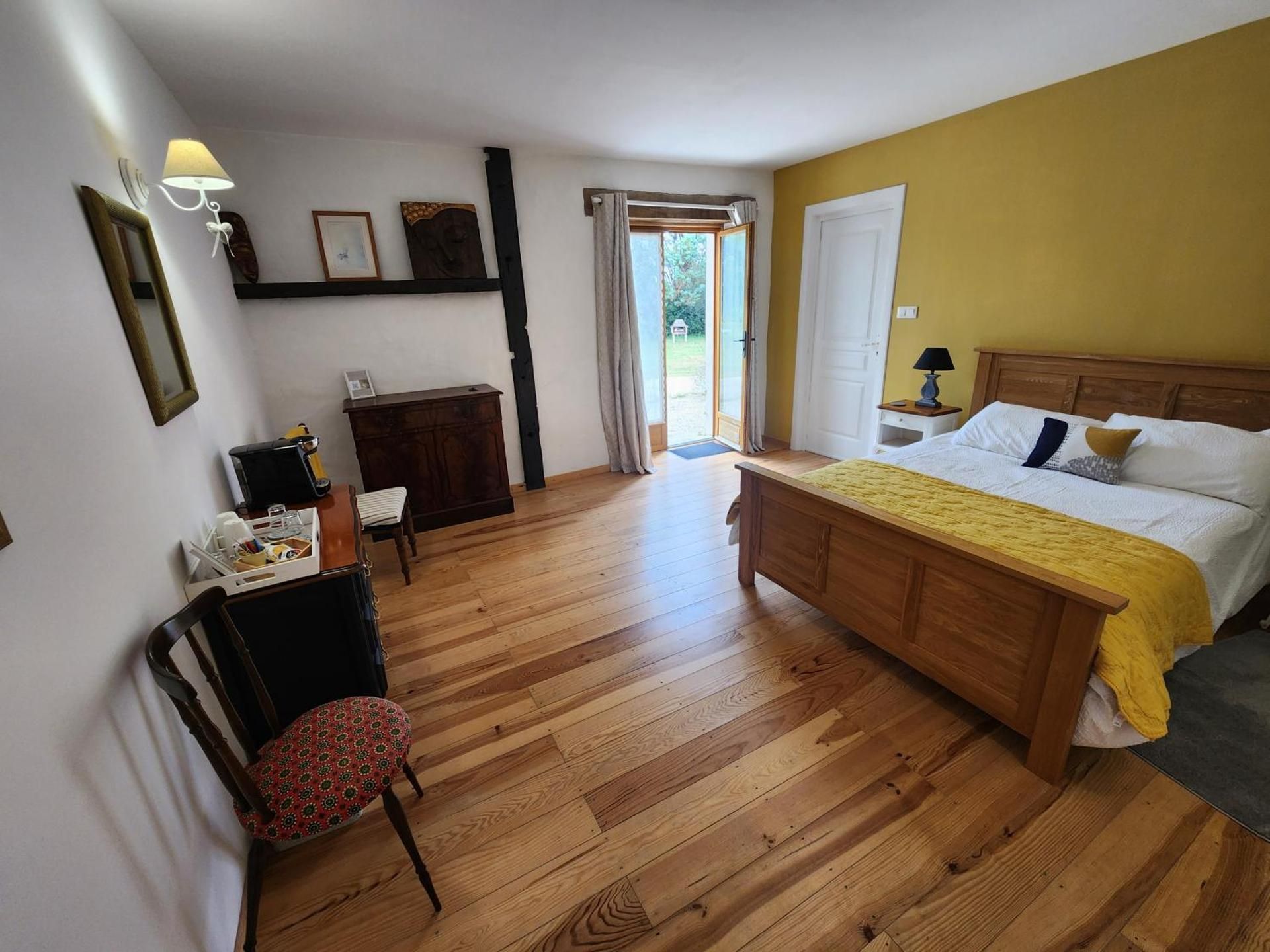 Deluxe Room (2 Adults + 1 Child)