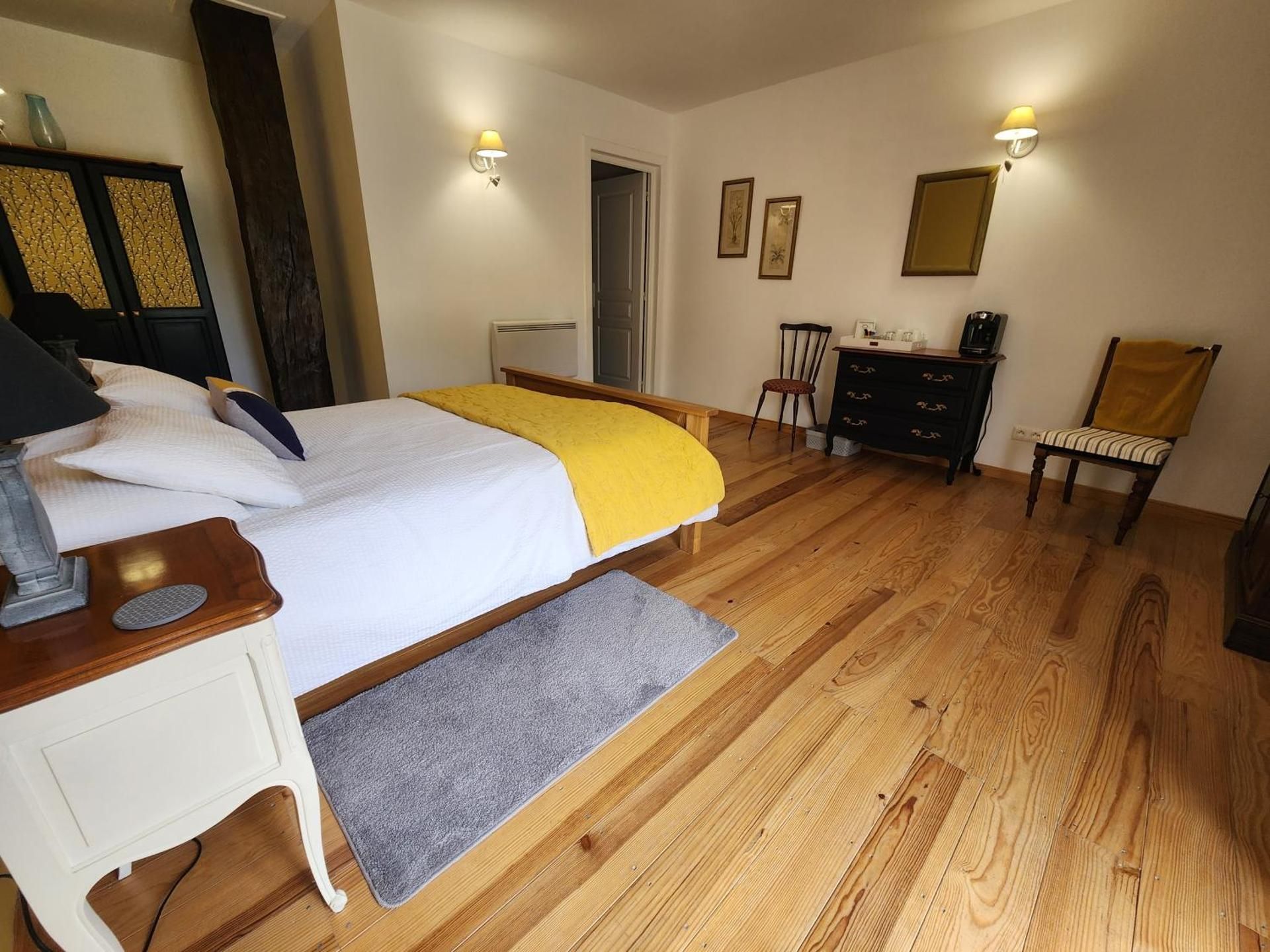 Deluxe Room (2 Adults + 1 Child)