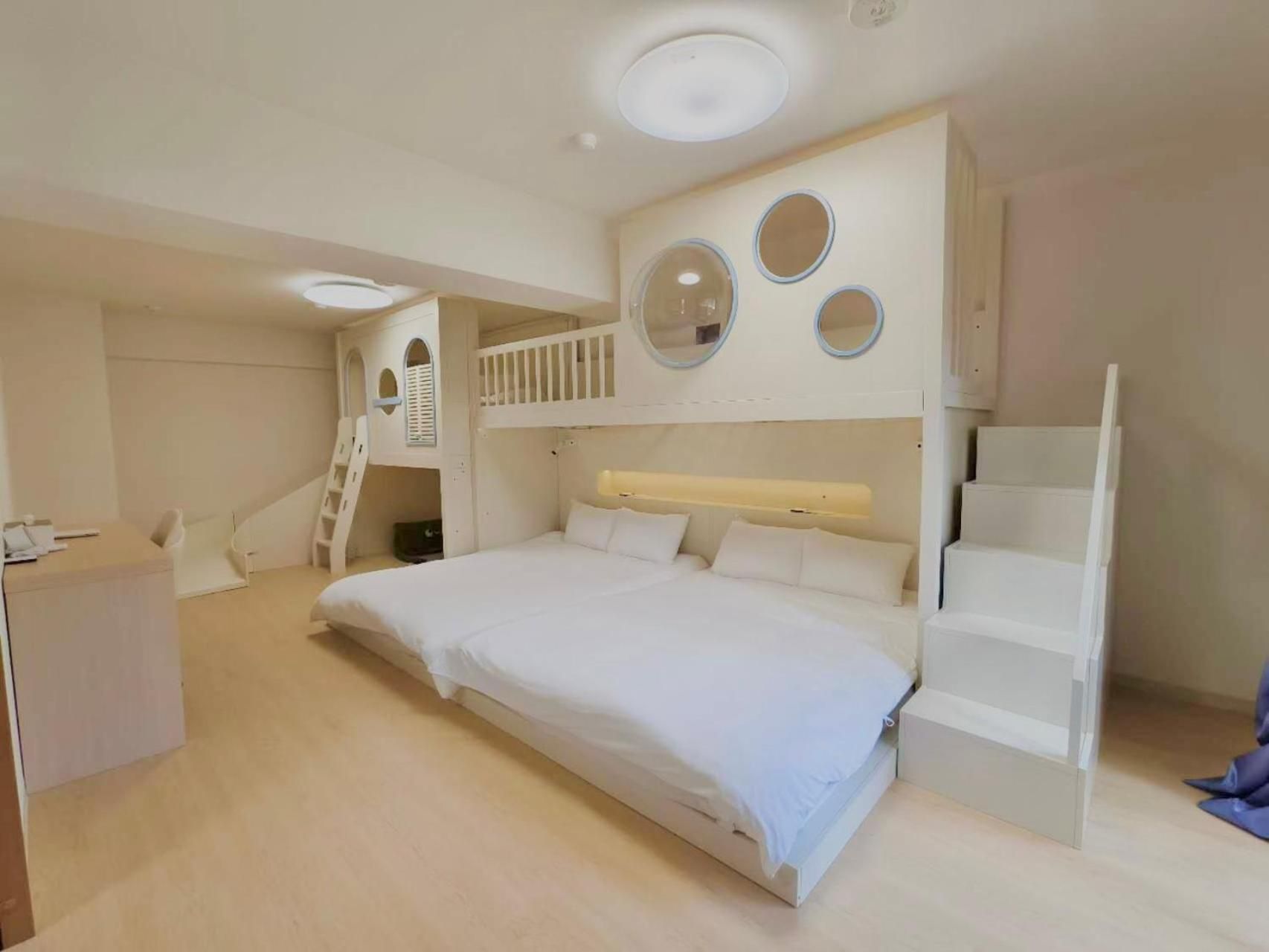 Deluxe Family Room