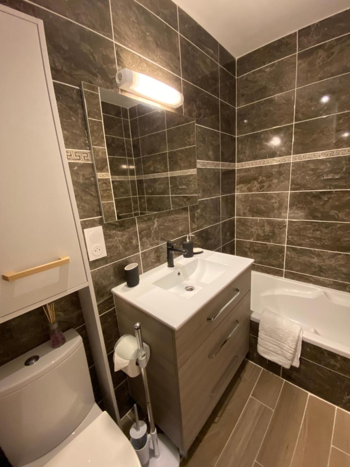 Deluxe Room (2 Adults + 1 Child)