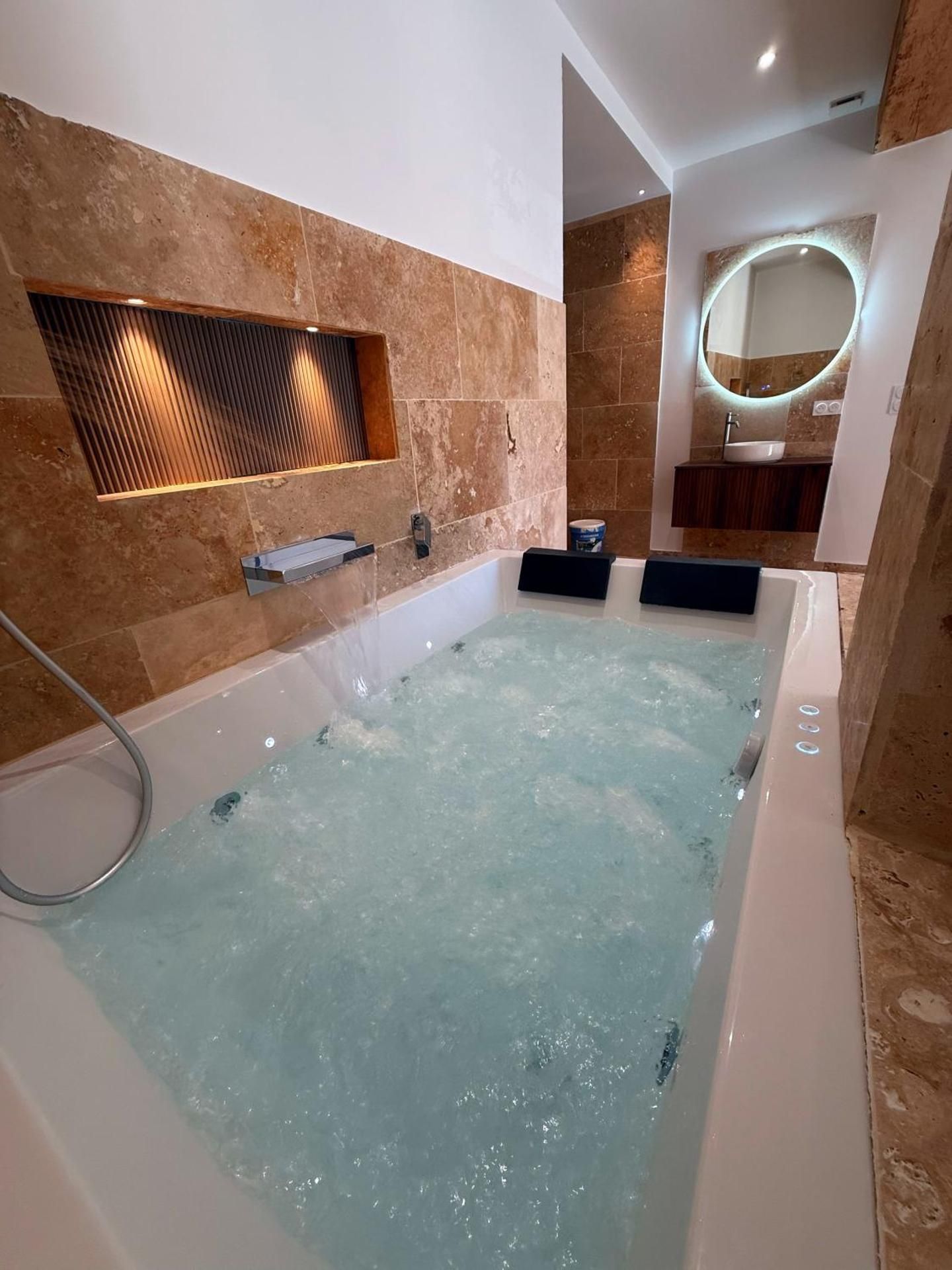 Queen Room with Spa Bath