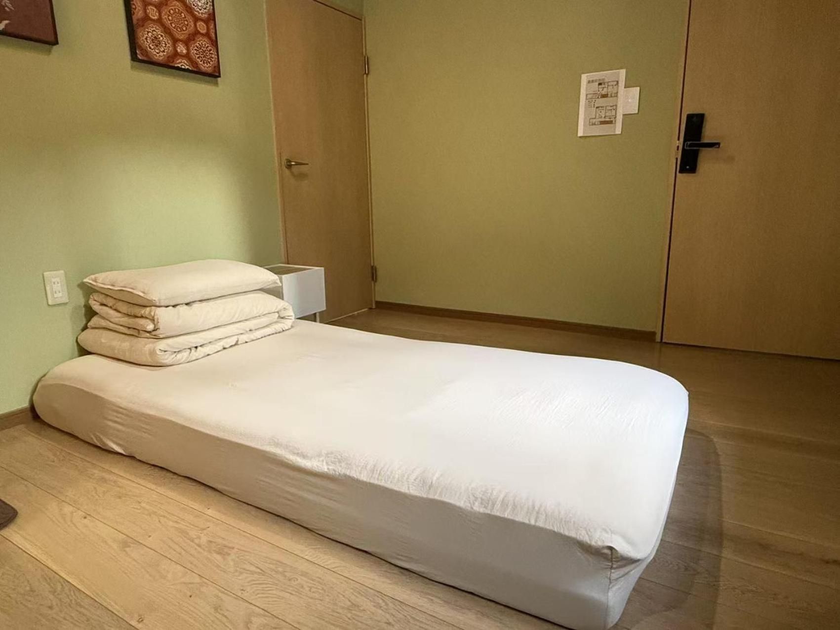 Studio Apartment with One Double Bed