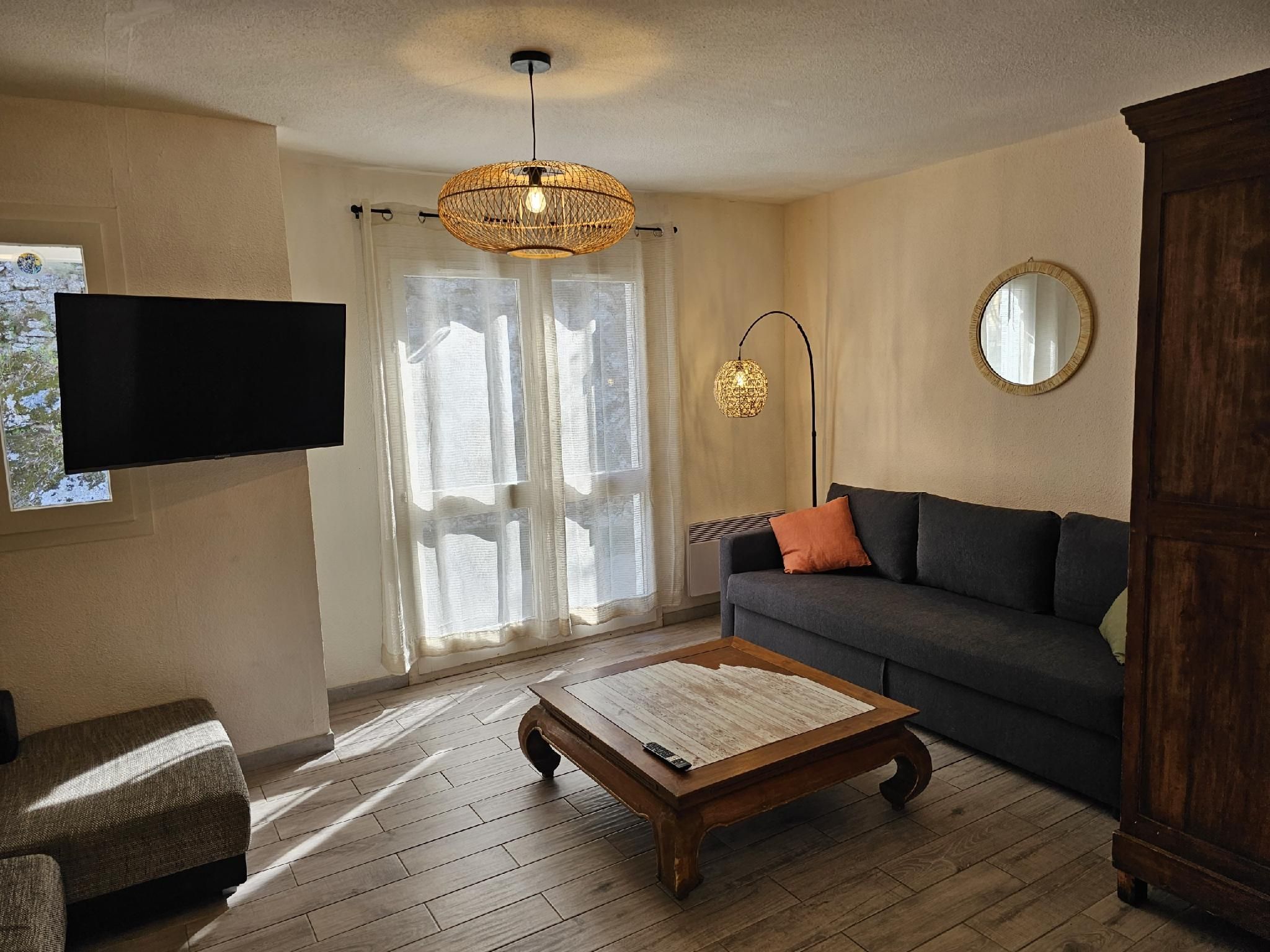 Villa-ROCHER Grand Jardin-Family-Ensuite with Shower-River view