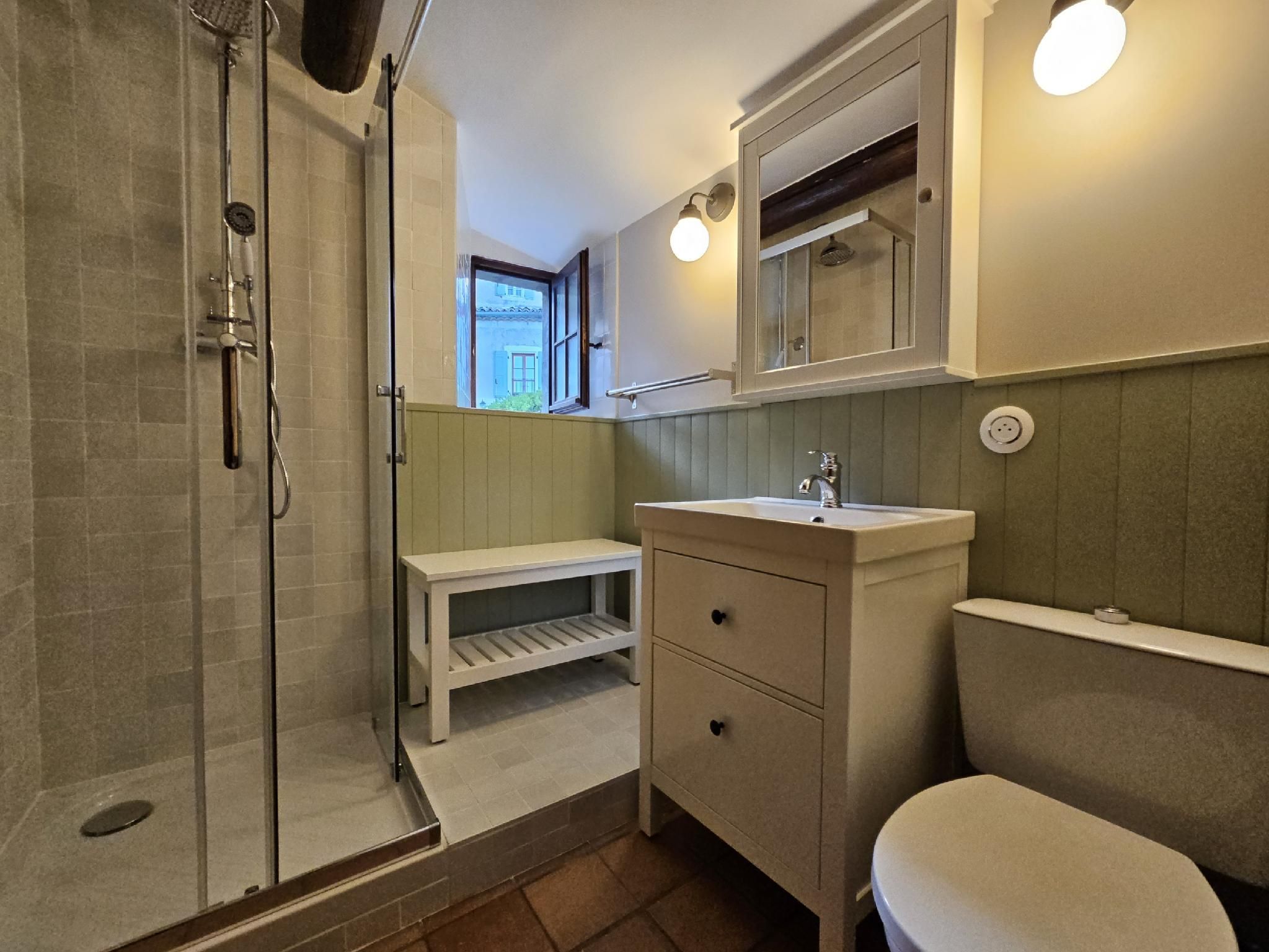 House-Traditional-CASCADE Terrasse-Ensuite with Bath-Countryside view