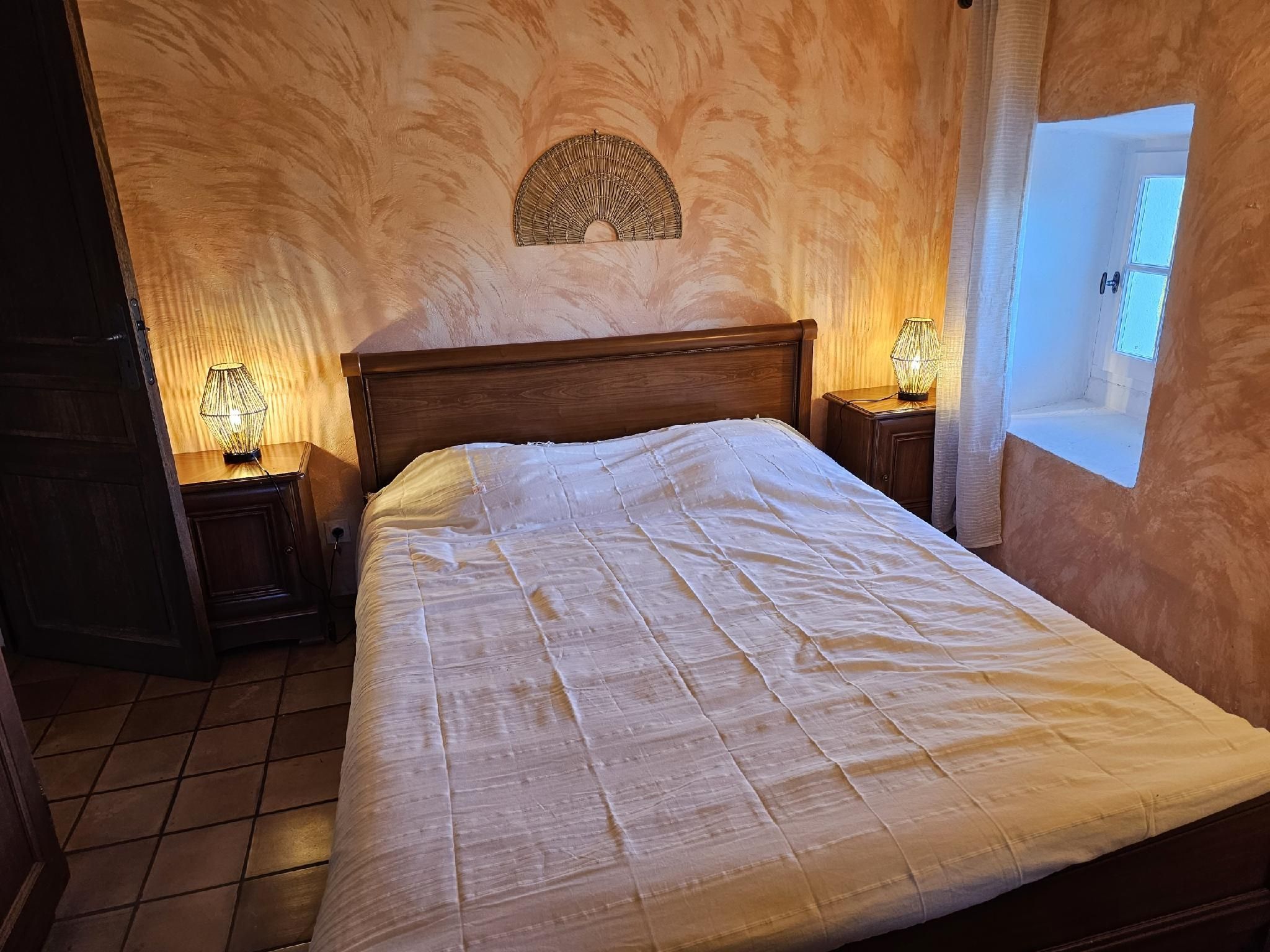Duplex-GARRIGUE Terrasse-Apartment-Panoramic-Ensuite with Shower-Countryside view