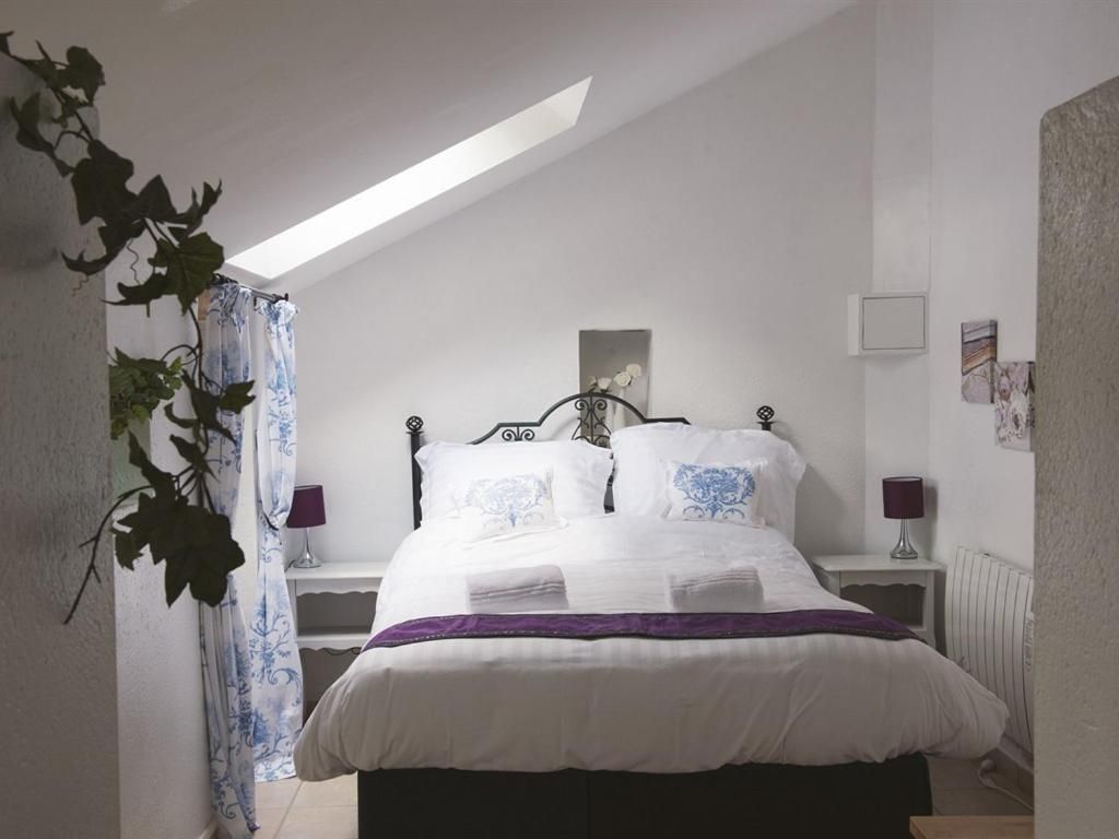 Twin Room with Shower