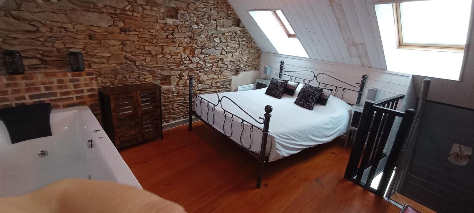 One-Bedroom Deluxe Apartment