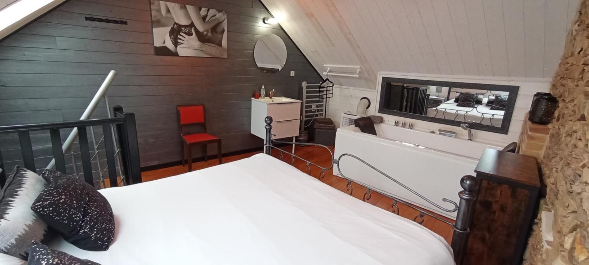 One-Bedroom Deluxe Apartment