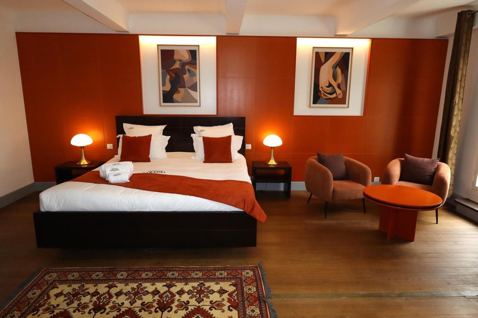 Deluxe Queen Suite