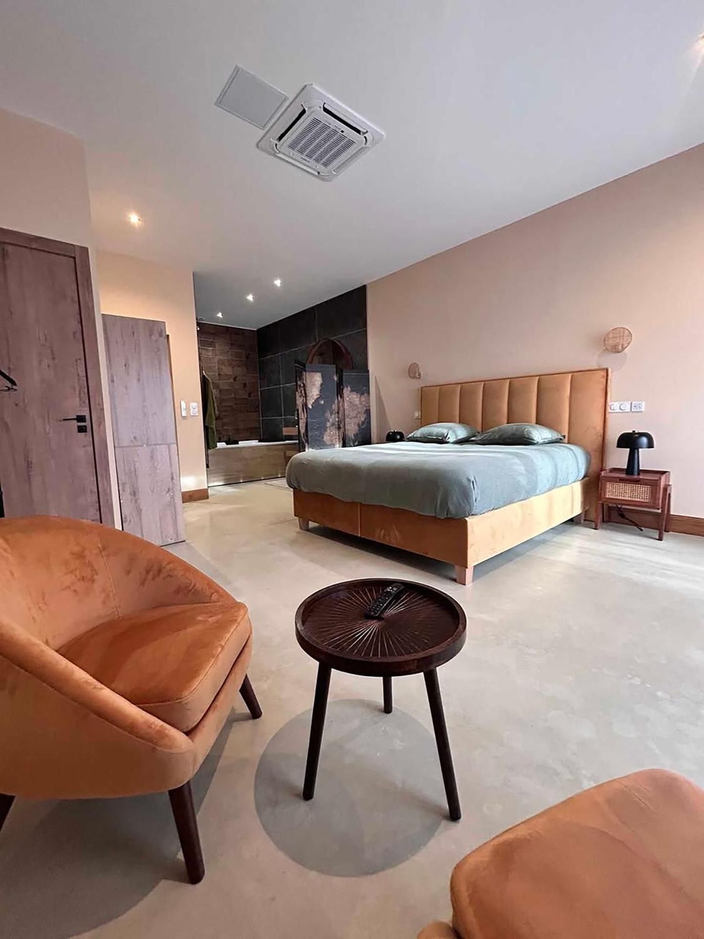King Room with Spa Bath