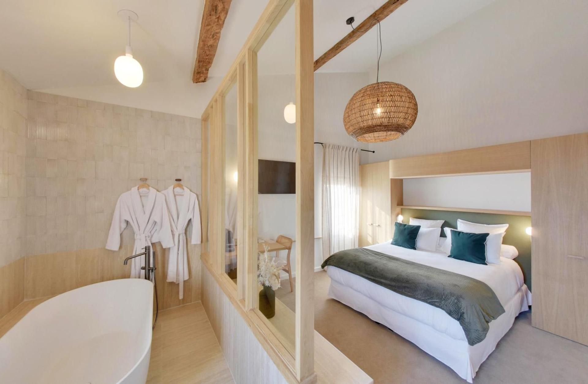 Deluxe Queen Room