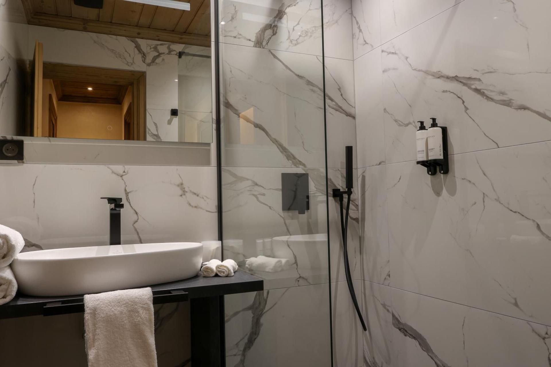 Double or Twin Room with Shower