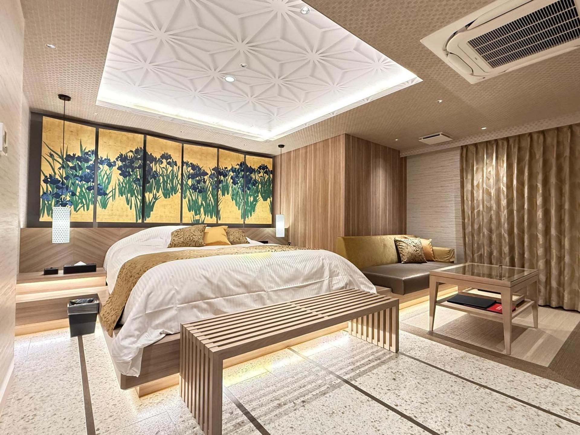 Queen Room with Spa Bath